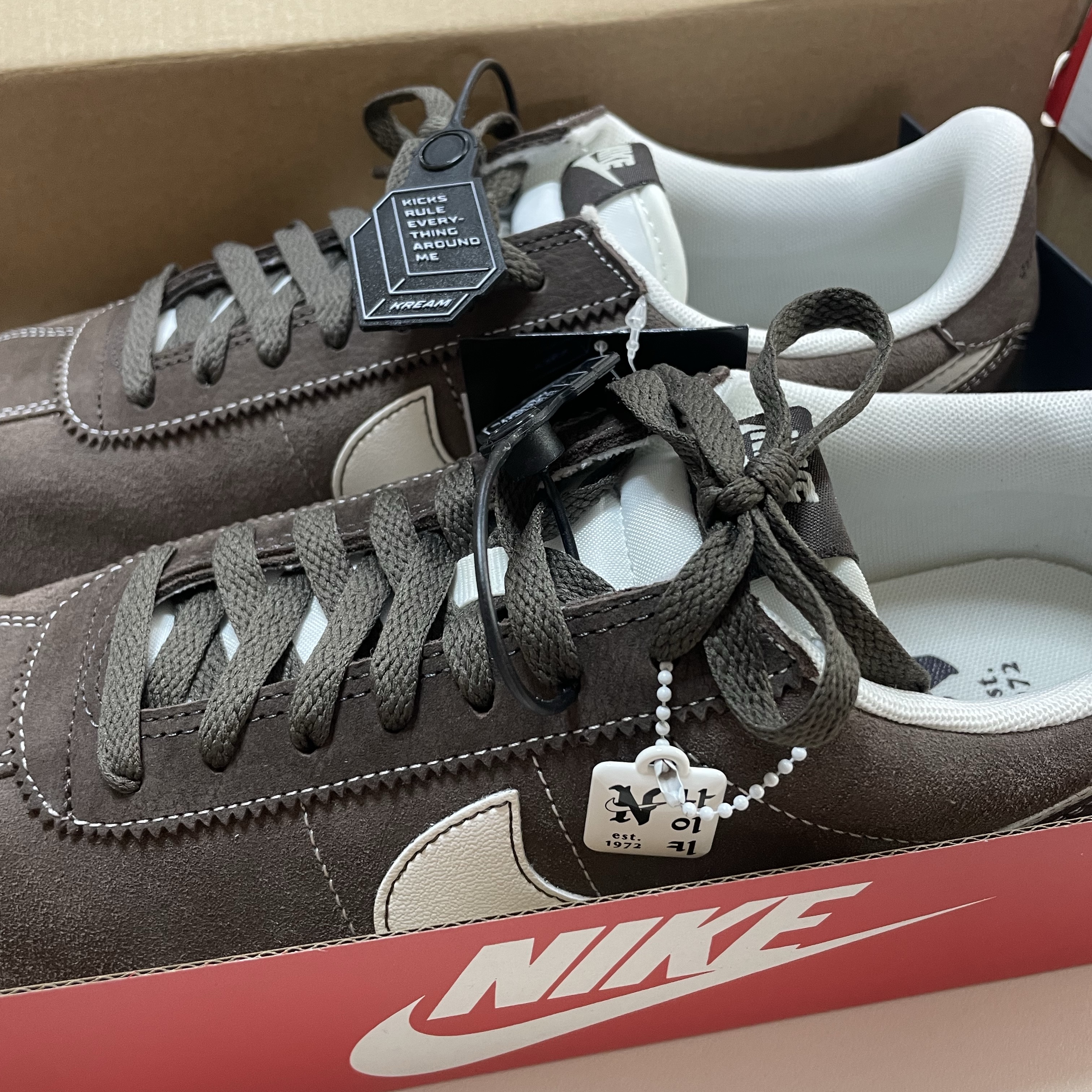 Nike Cortez SE Hangul Day Baroque Brown Sail 착용 스타일