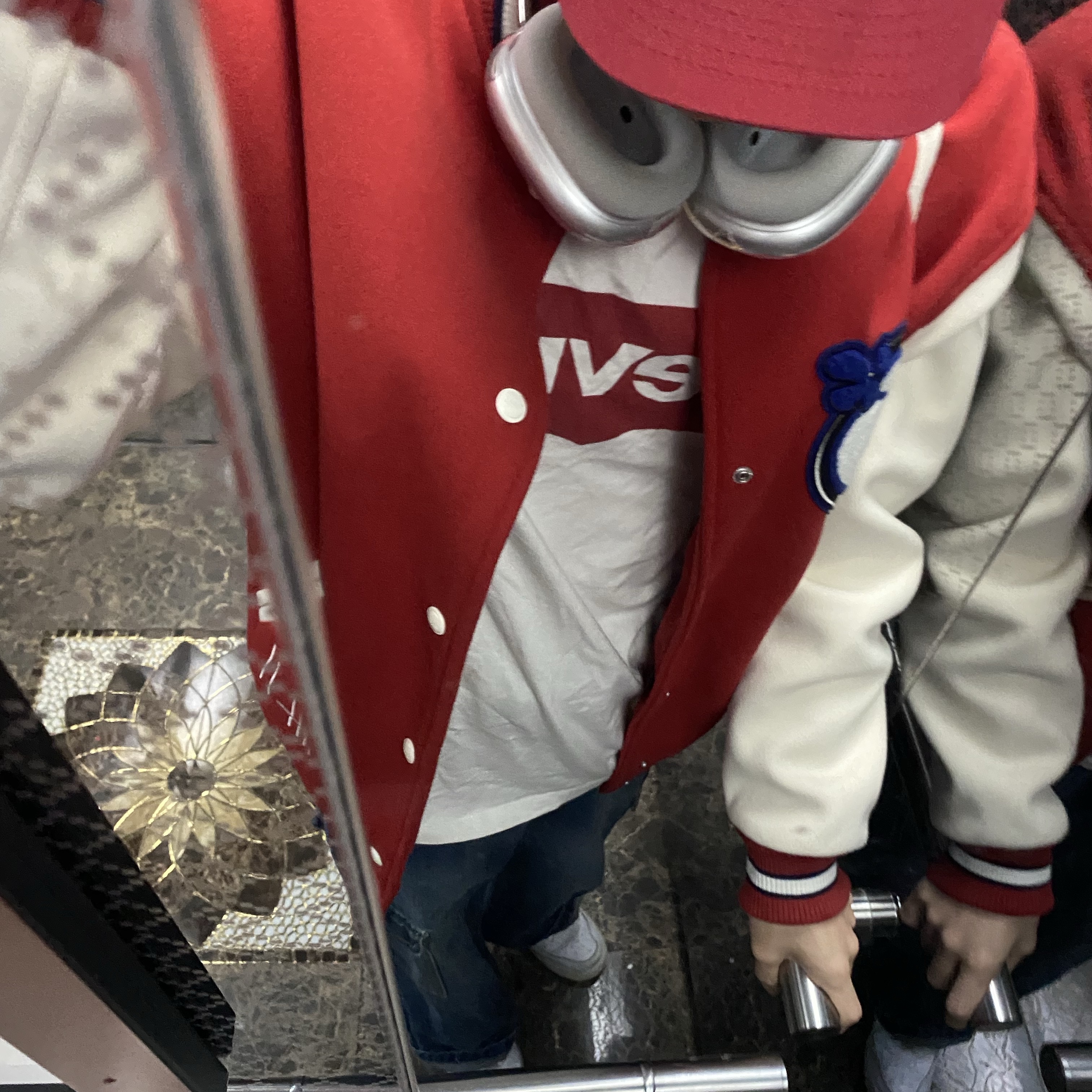 Apple AirPods Max Lightning Silver (Korean Ver.), Nike Air Force 1 '07 Low White 착용 스타일