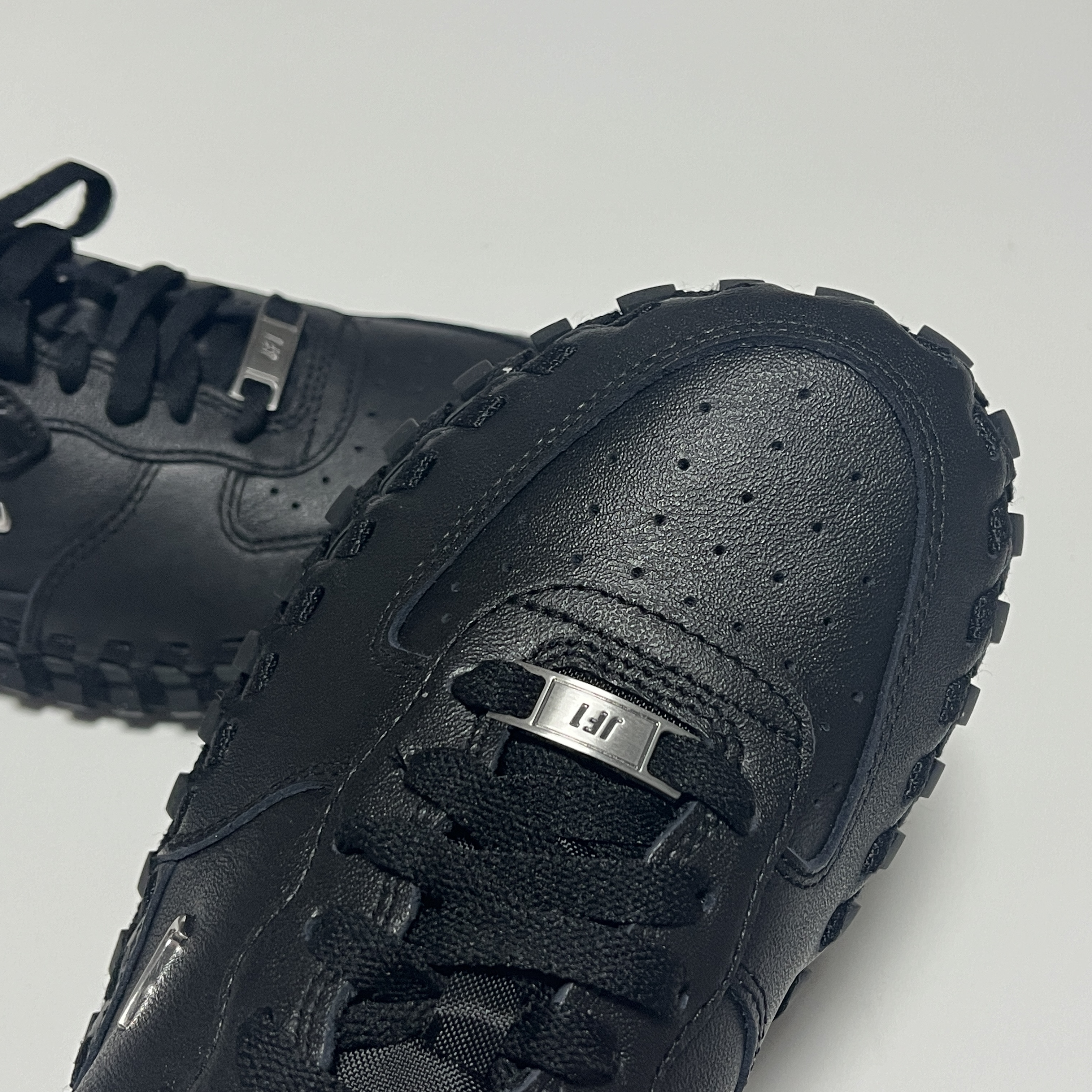 Nike x Jacquemus J Force 1 Low LX SP Black 착용 스타일 - 2