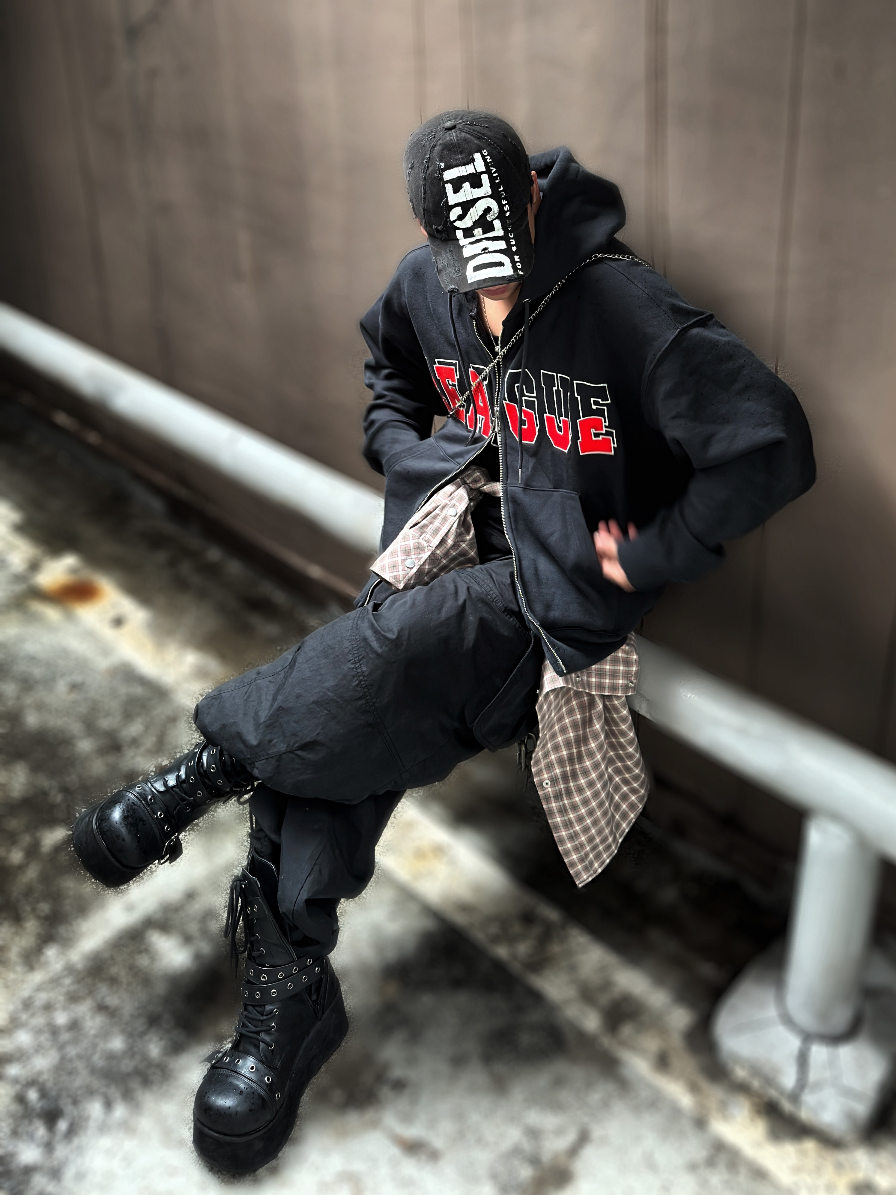 [KREAM 단독] Haleine Carpenter Pocket Check Shirts Peach Fuzz, Diesel C-Ewan Baseball Cap with Diesel Lettering Black 착용 스타일 - 8