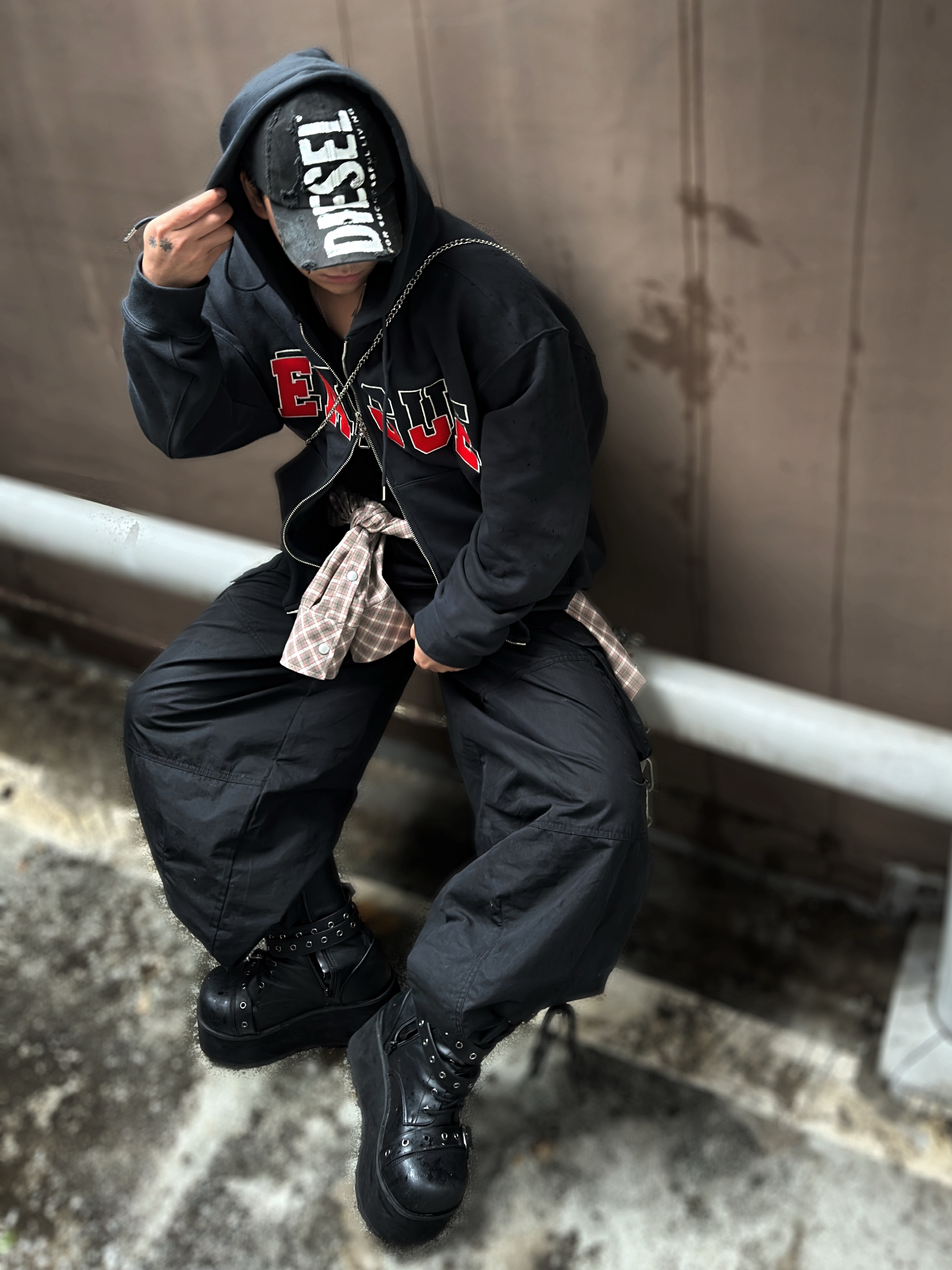 [KREAM 단독] Haleine Carpenter Pocket Check Shirts Peach Fuzz, Diesel C-Ewan Baseball Cap with Diesel Lettering Black 착용 스타일 - 6