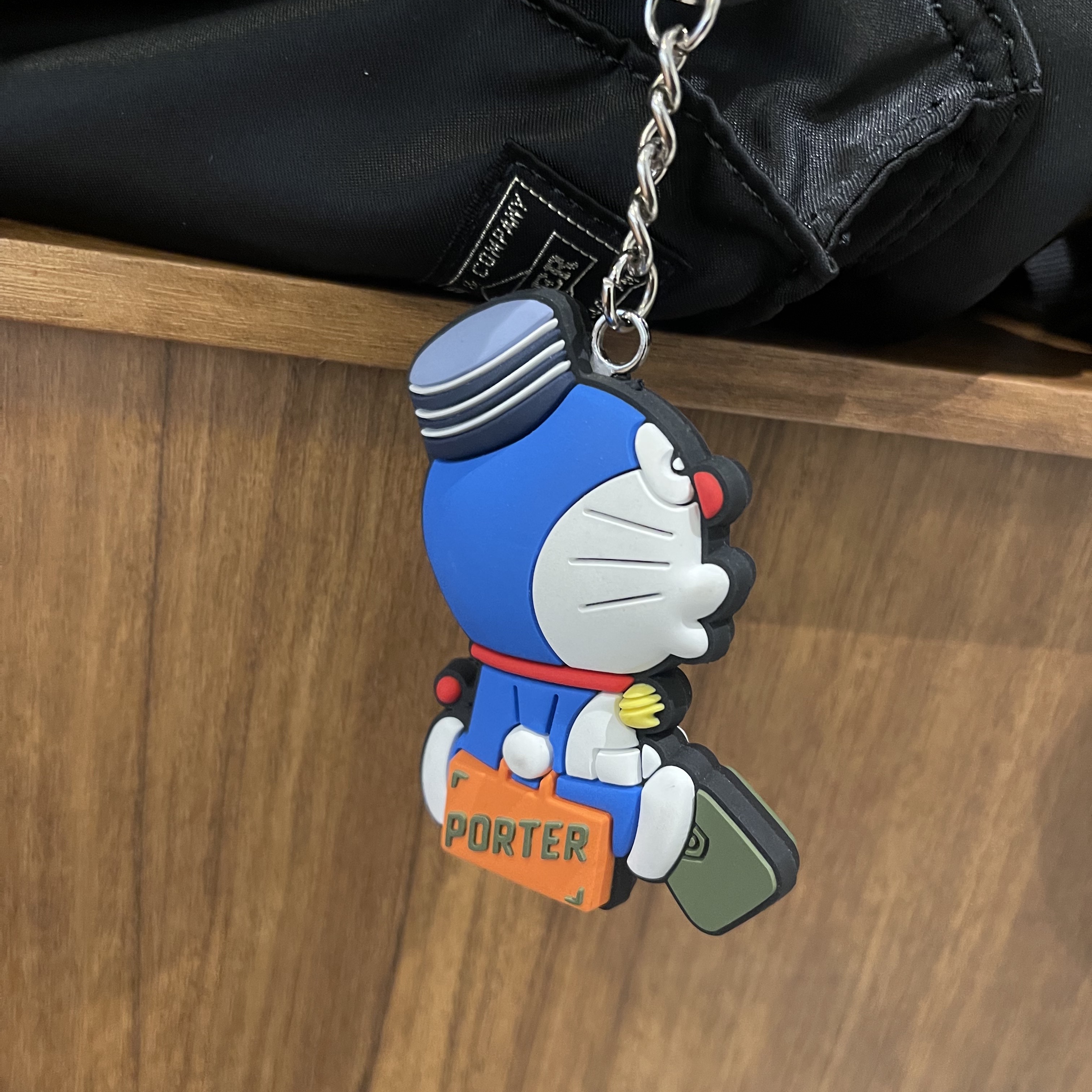 Porter x Doraemon Key Charm Side Orange 착용 스타일