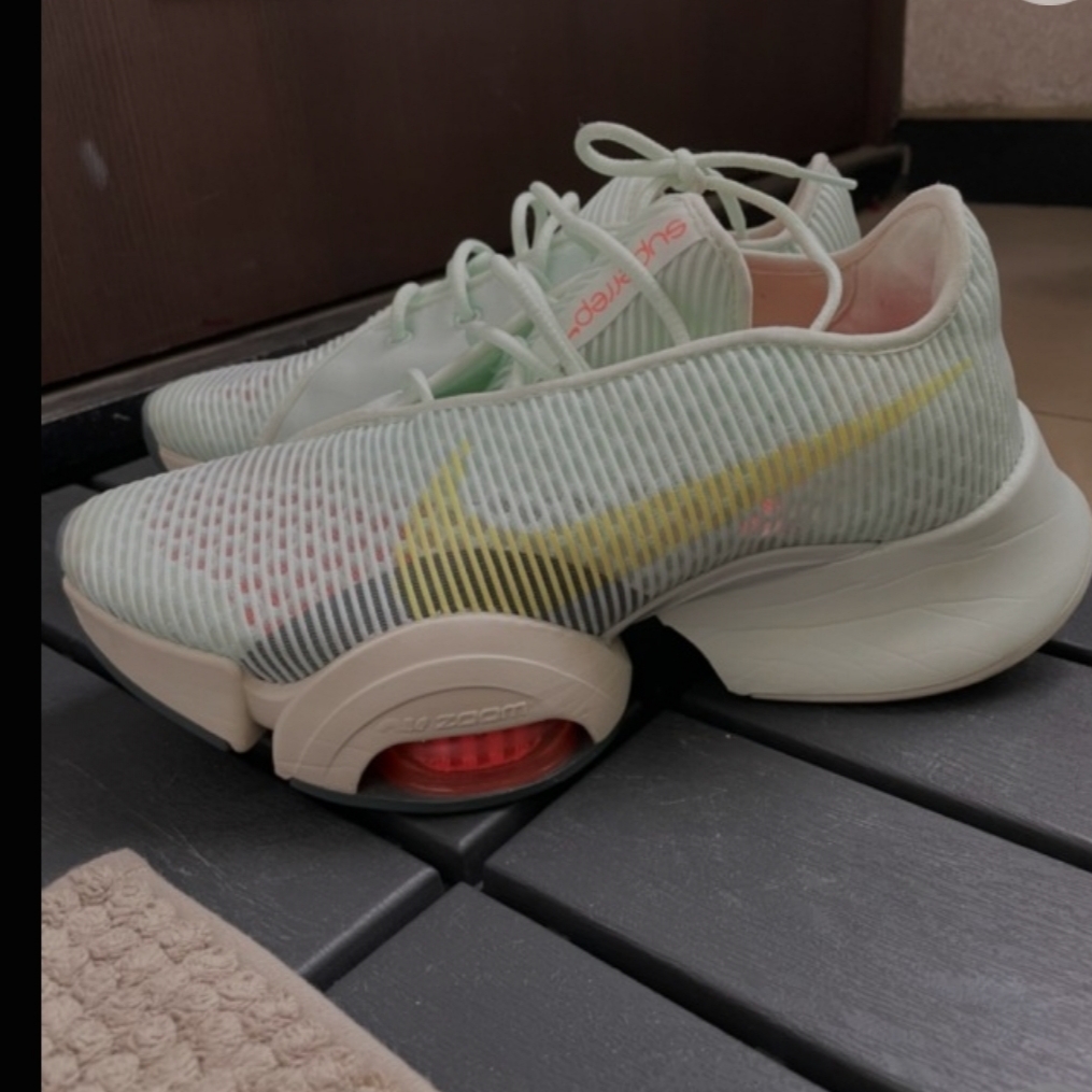 (W) Nike Air Zoom SuperRep 2 Barely Green Light Zitron 착용 스타일