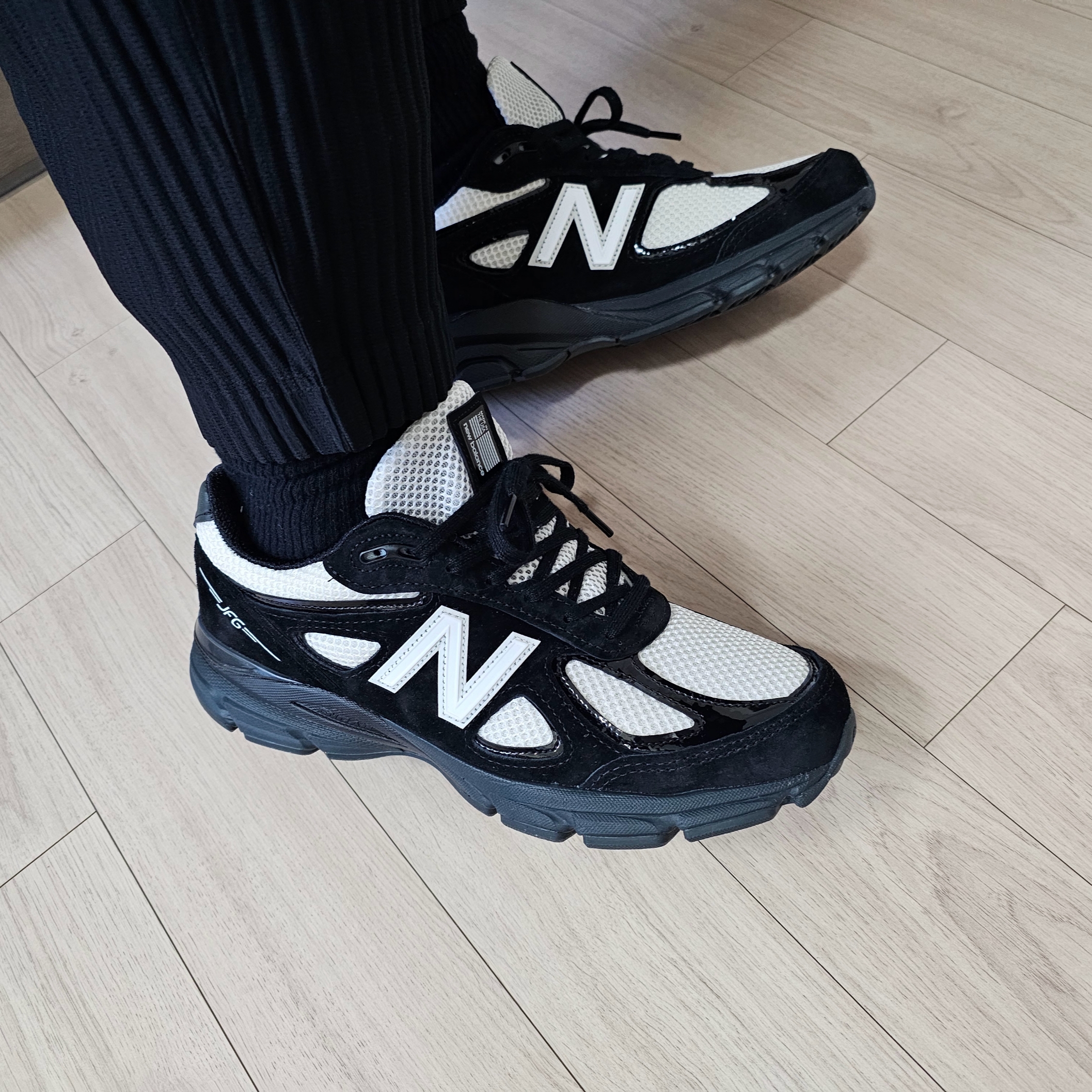 New Balance x Joe Freshgoods 990v4 Made in USA Black White 착용 스타일