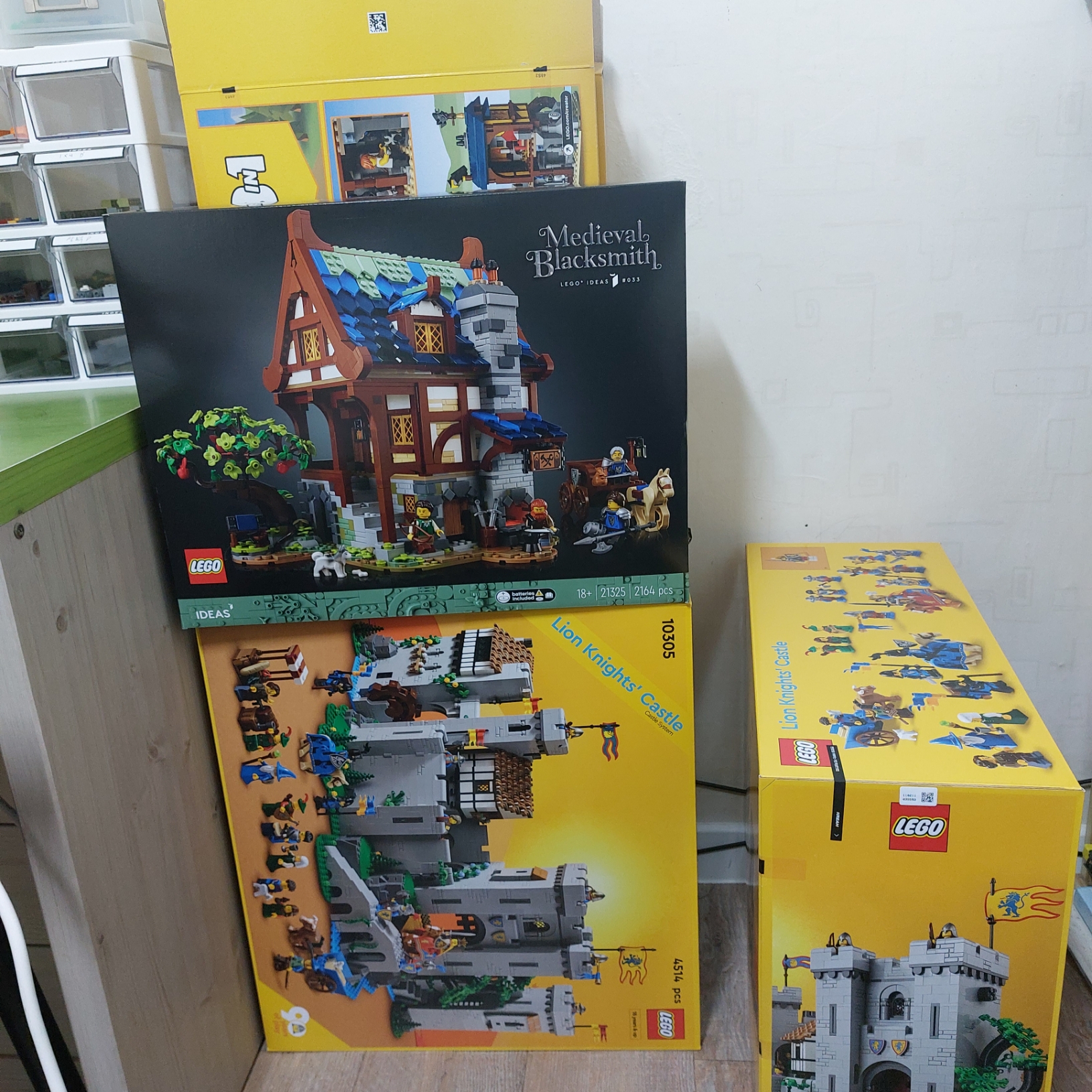 Lego Medieval Blacksmith, Lego Lion Knights' Castle 착용 스타일