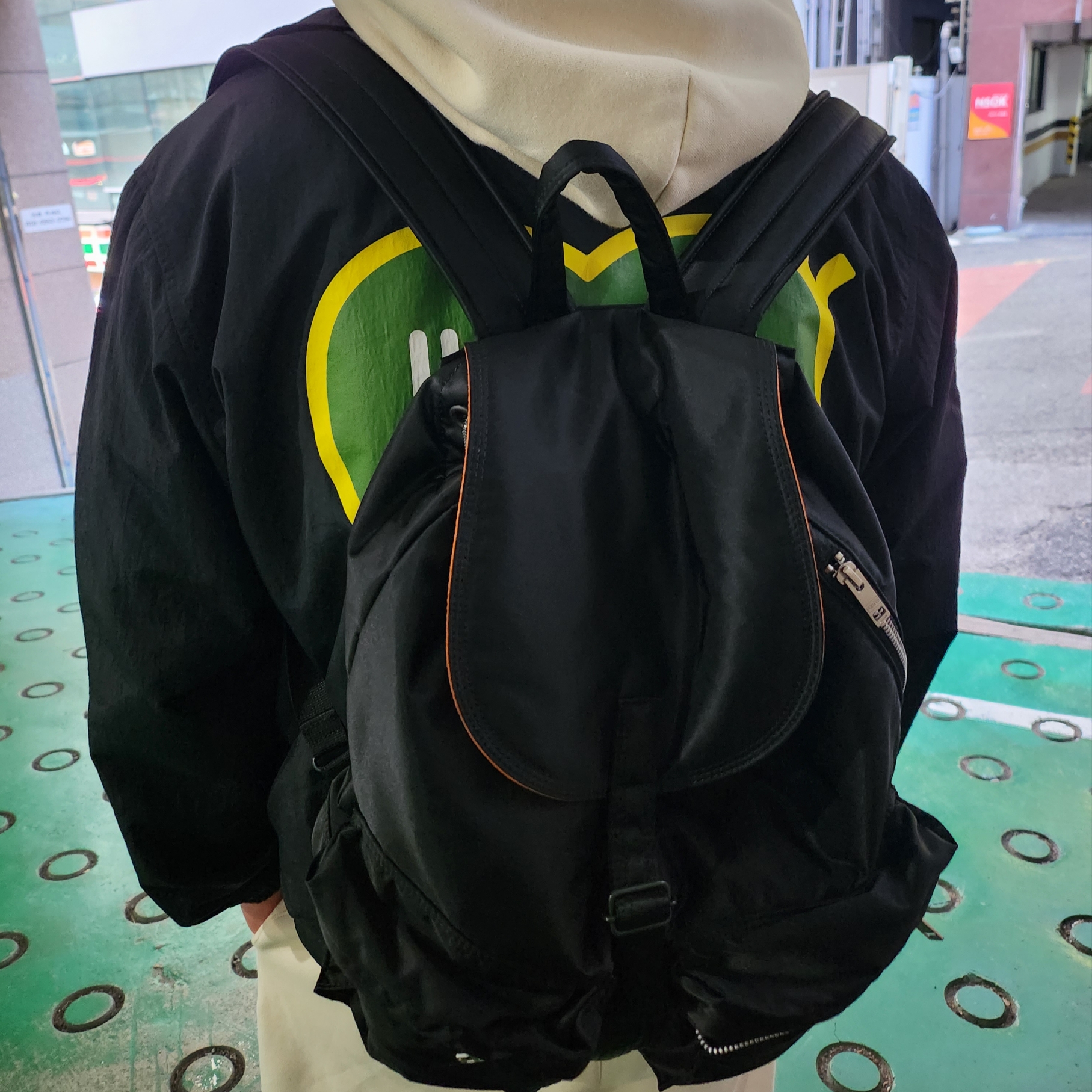 Porter Tanker Backpack Black 착용 스타일