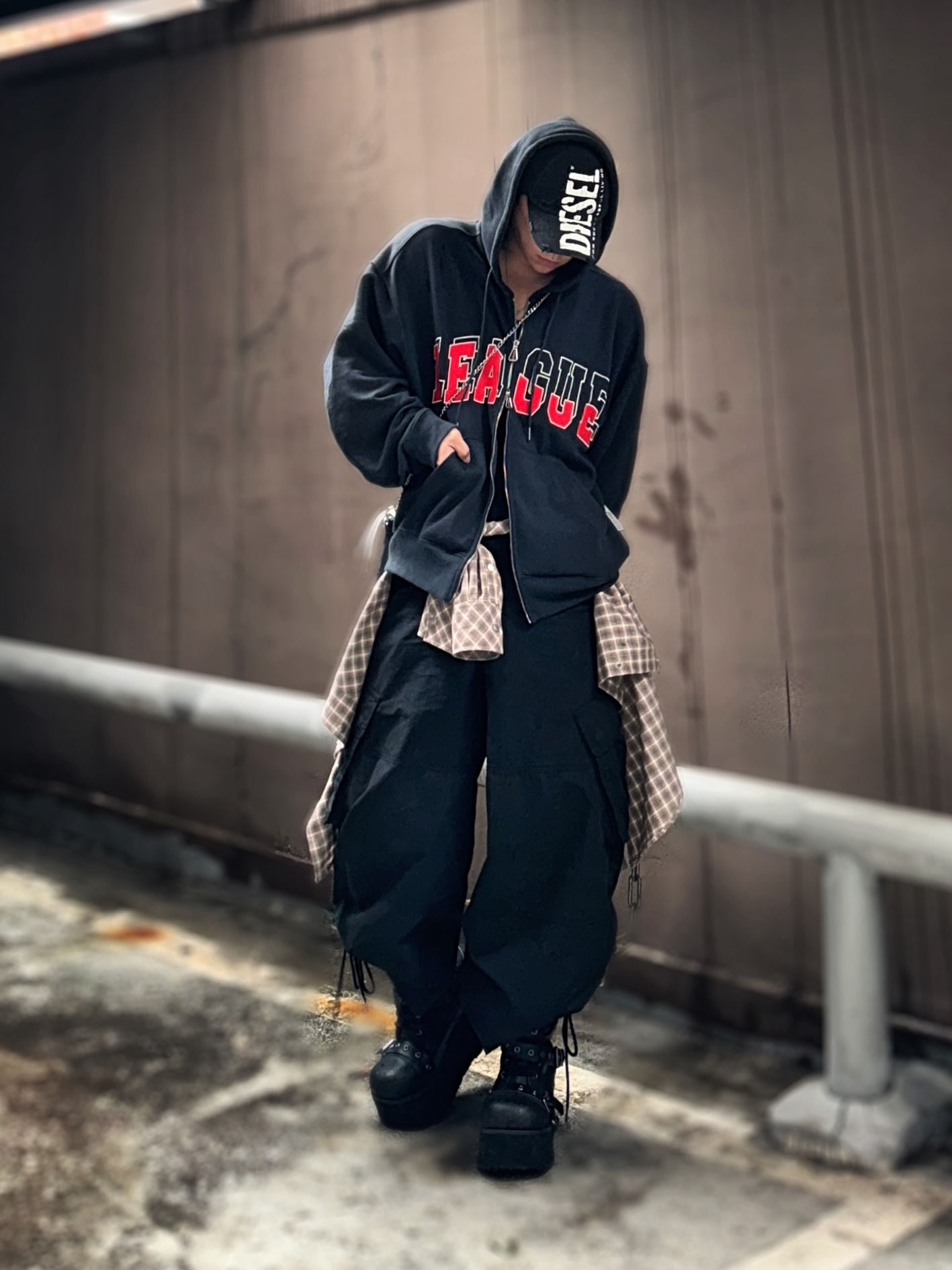 [KREAM 단독] Haleine Carpenter Pocket Check Shirts Peach Fuzz, Diesel C-Ewan Baseball Cap with Diesel Lettering Black 착용 스타일 - 2
