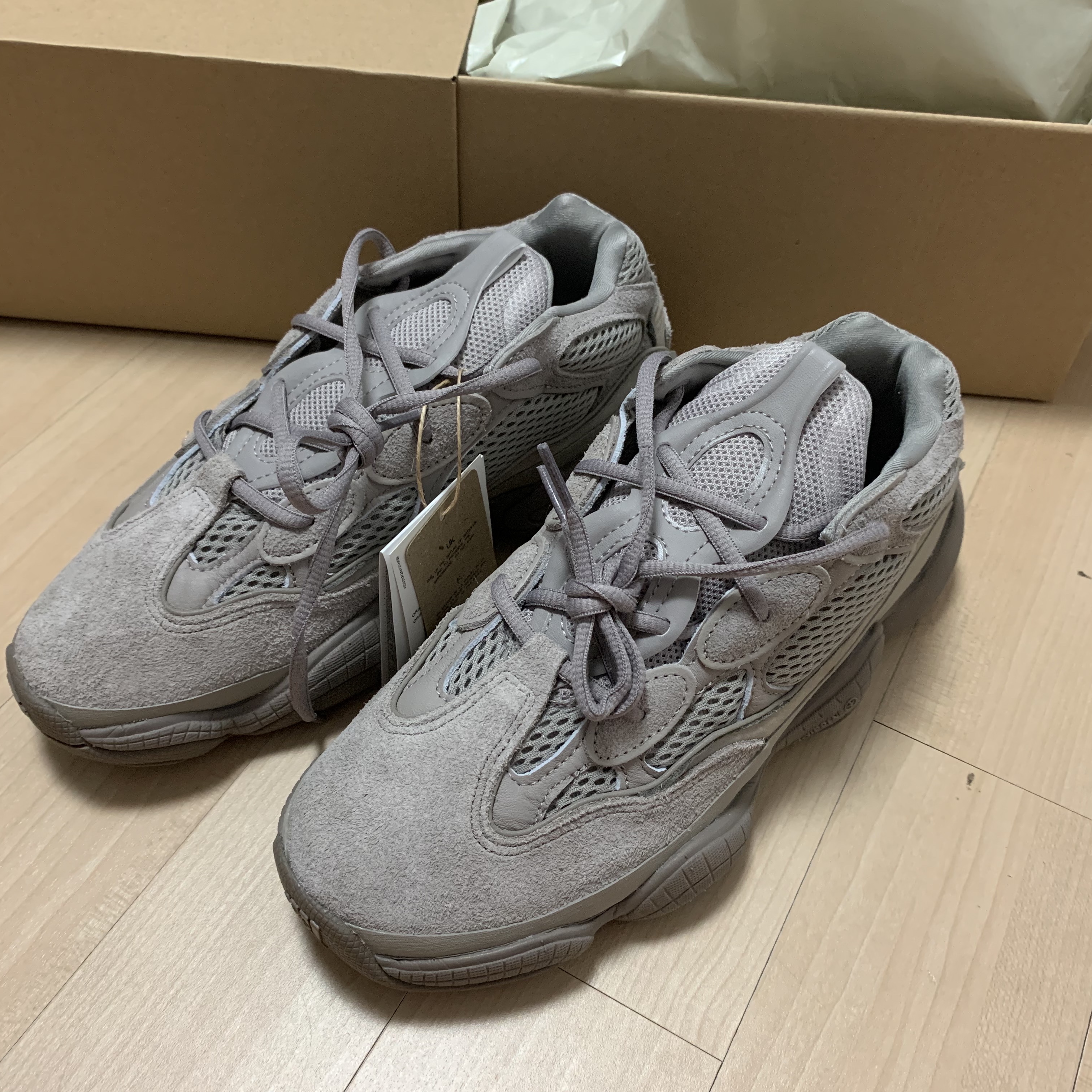 Adidas Yeezy 500 Ash Grey 착용 스타일