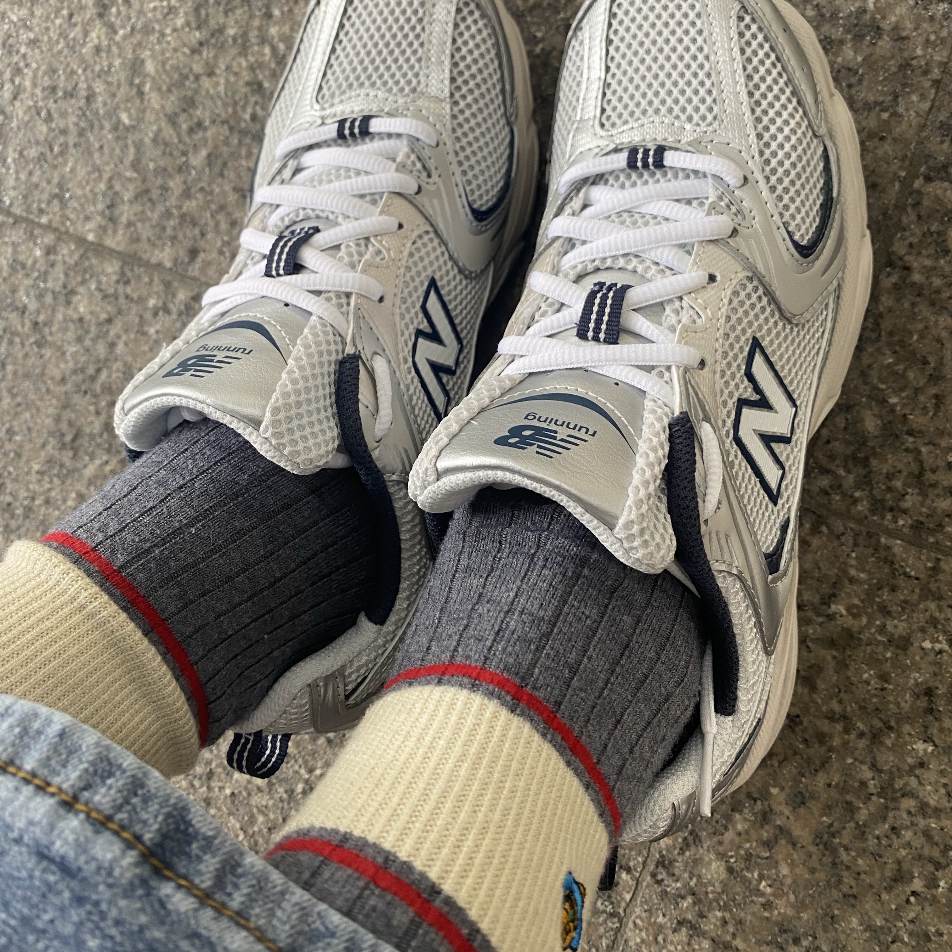 New Balance 530 Steel Grey 착용 스타일