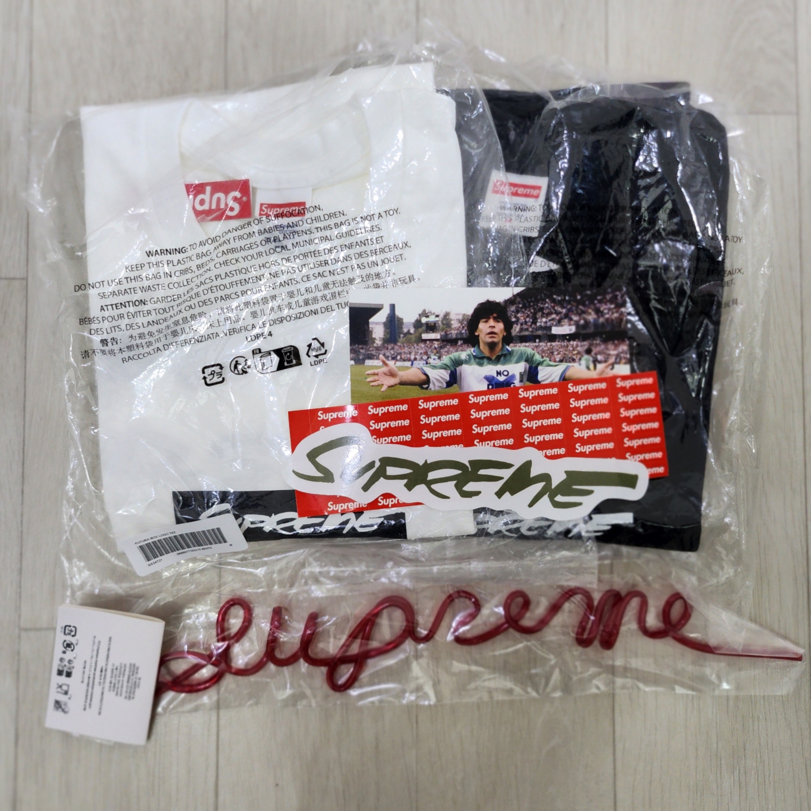 Supreme Futura Box Logo T-Shirt Black - 24SS, Supreme Futura Box Logo T-Shirt White - 24SS 착용 스타일