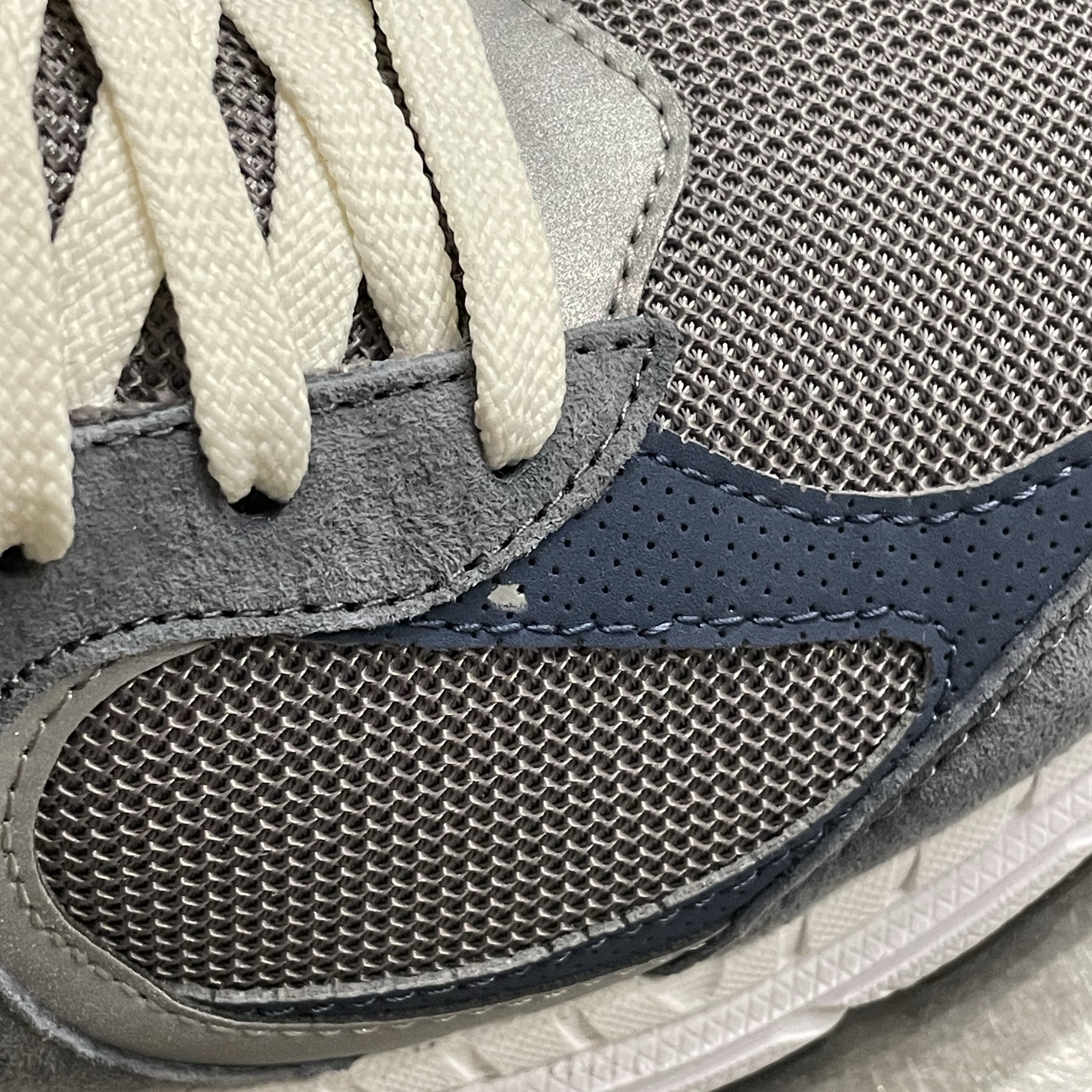 New Balance x JJJJound 2002R Storm Blue 착용 스타일 - 3