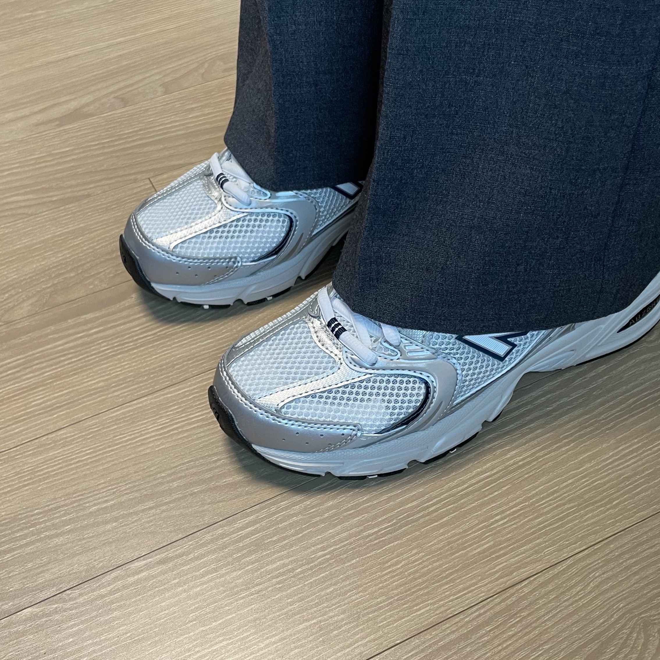 New Balance 530 Steel Grey 착용 스타일
