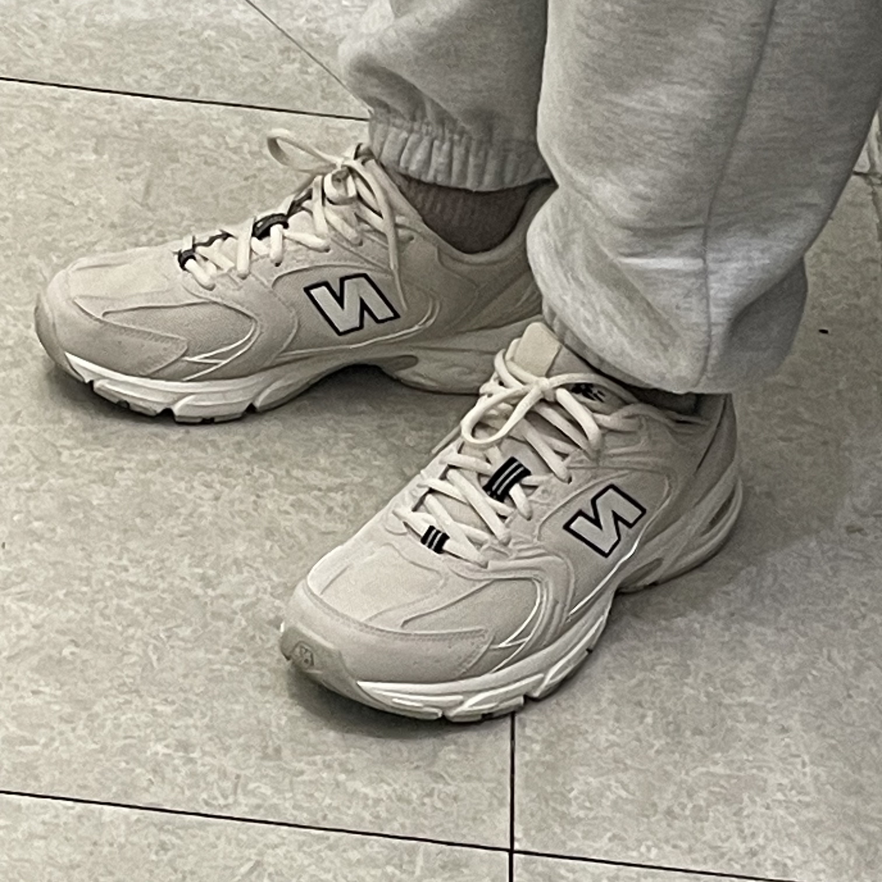New Balance 530 Ivory 착용 스타일