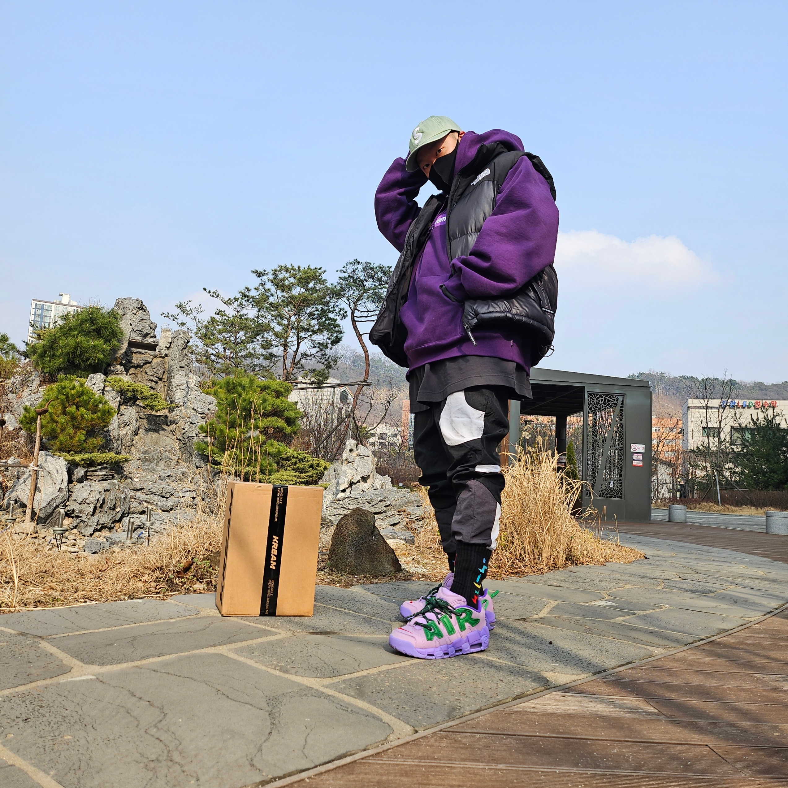Supreme Pigment Print S Logo 6-Panel Light Sage - 22FW, Supreme Box Logo Hooded Sweatshirt Dark Purple - 23FW 착용 스타일 - 2