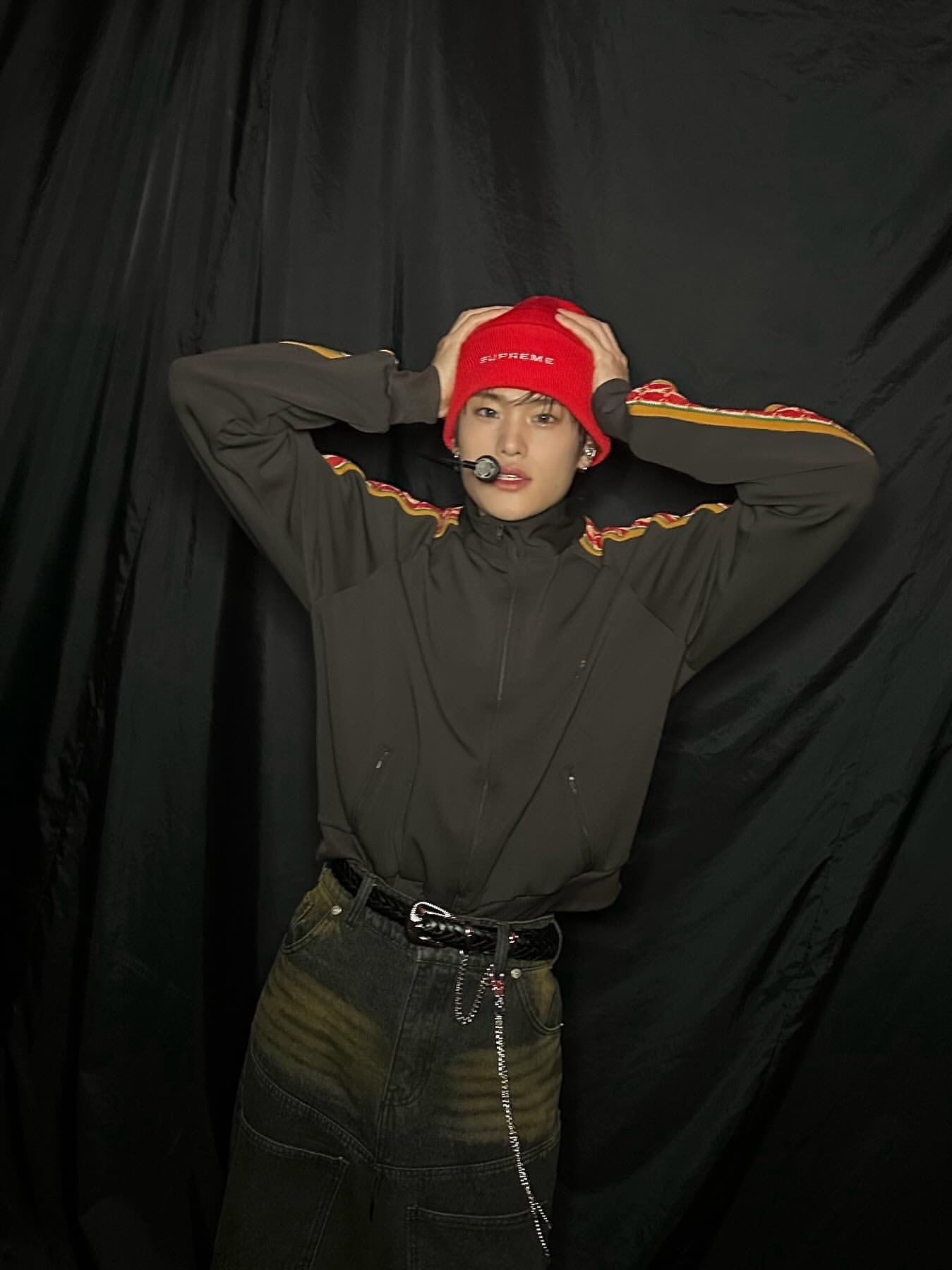 Supreme x Nike Snakeskin Beanie Red - 21SS, Needles x Sasquatchfabrix Track Jacket Poly Smooth Charcoal 착용 스타일 - 1
