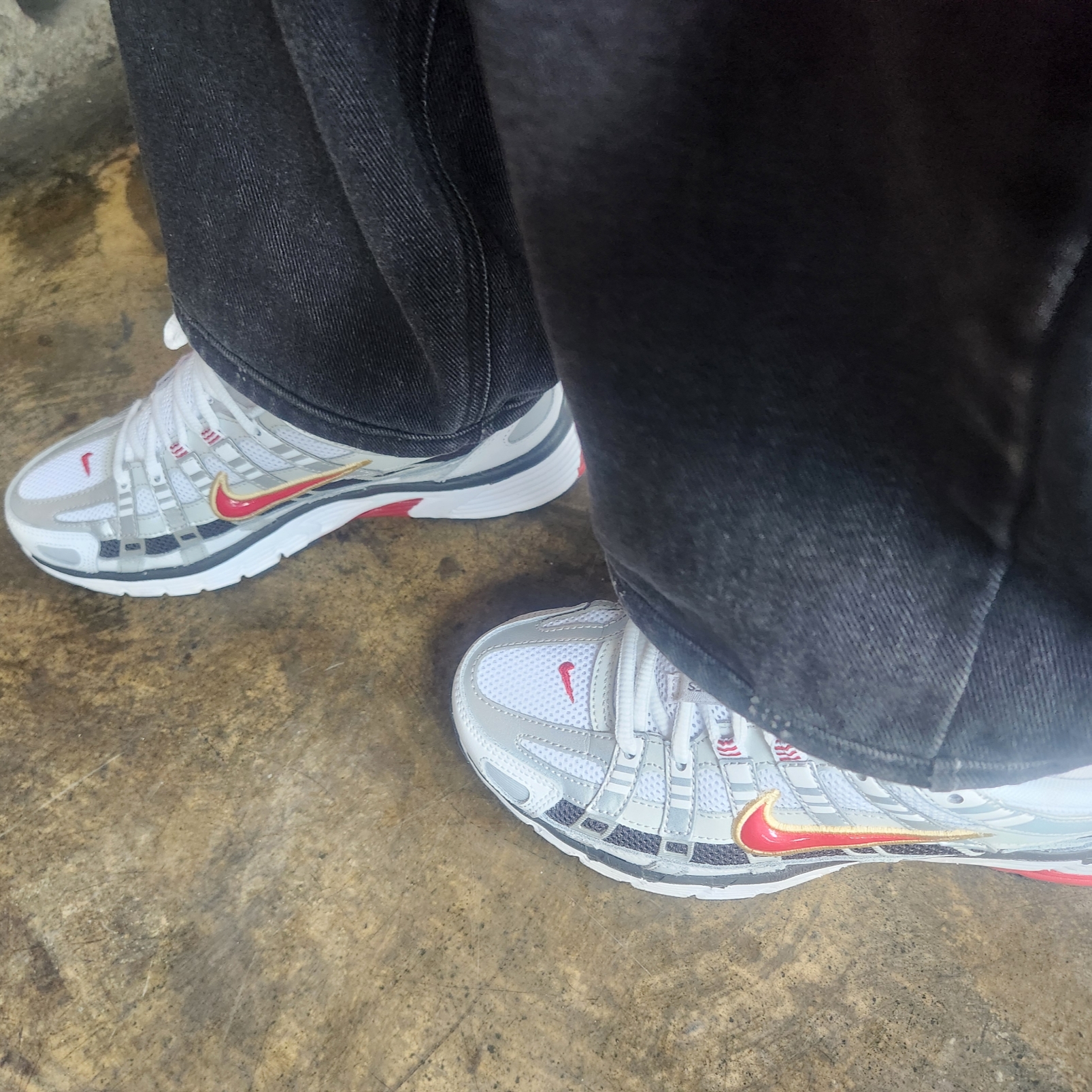 Nike P-6000 White Varsity Red 착용 스타일 - 1