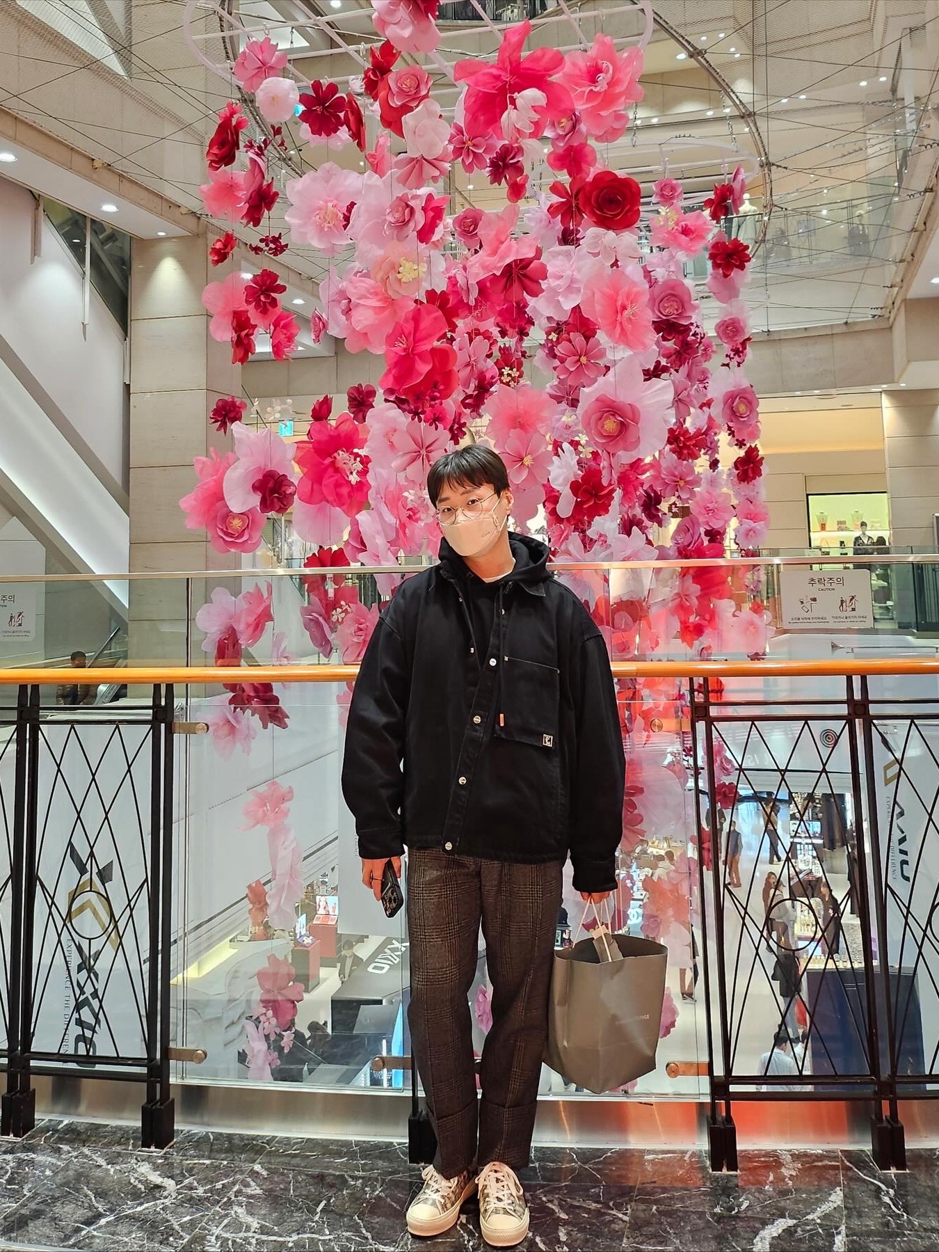 Wooyoungmi Flower Back Logo Hooded T-Shirt Black - 24SS, Wooyoungmi Volcano Denim Shirt Black - 23FW 착용 스타일 - 4