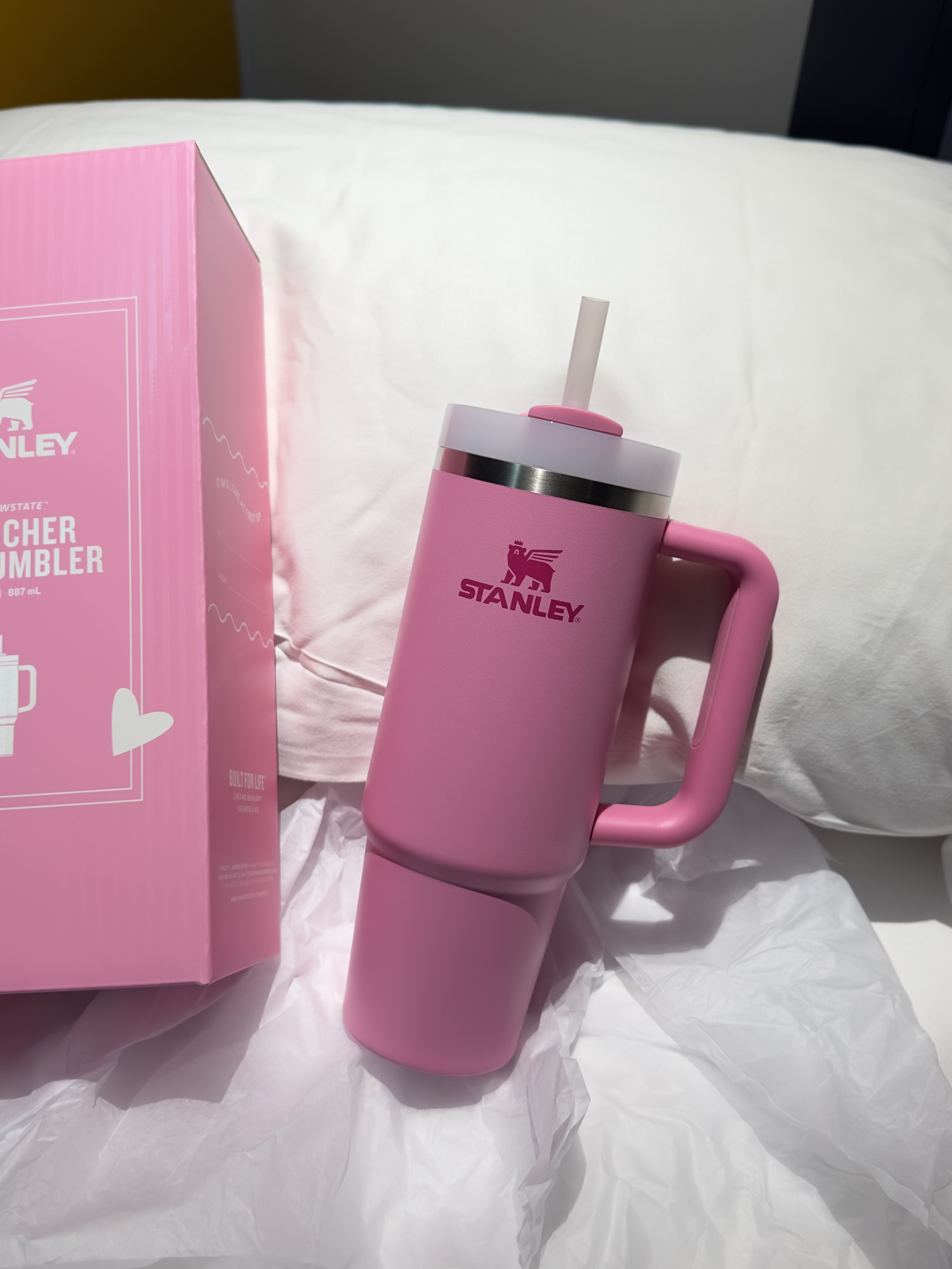 Stanley The Quencher H2.0 Flowstate Tumbler 887ml Peony 착용 스타일 - 1