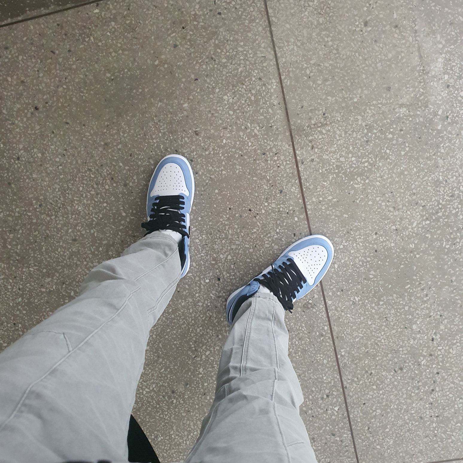 Jordan 1 Retro High OG University Blue 착용 스타일