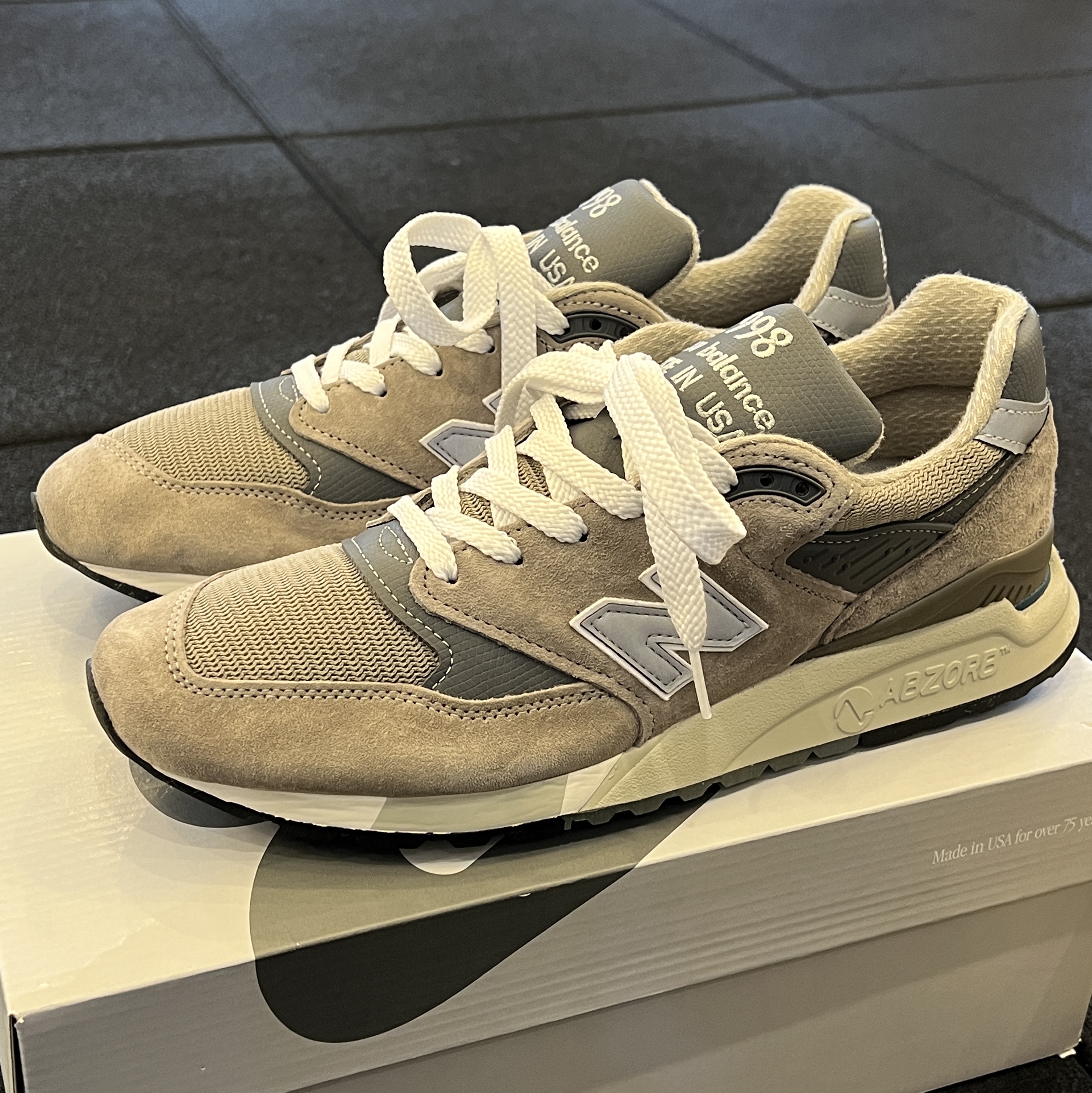 New Balance 998 Made in USA Olive Incense, New Balance 998 Core Made in USA Grey Silver 착용 스타일 - 3