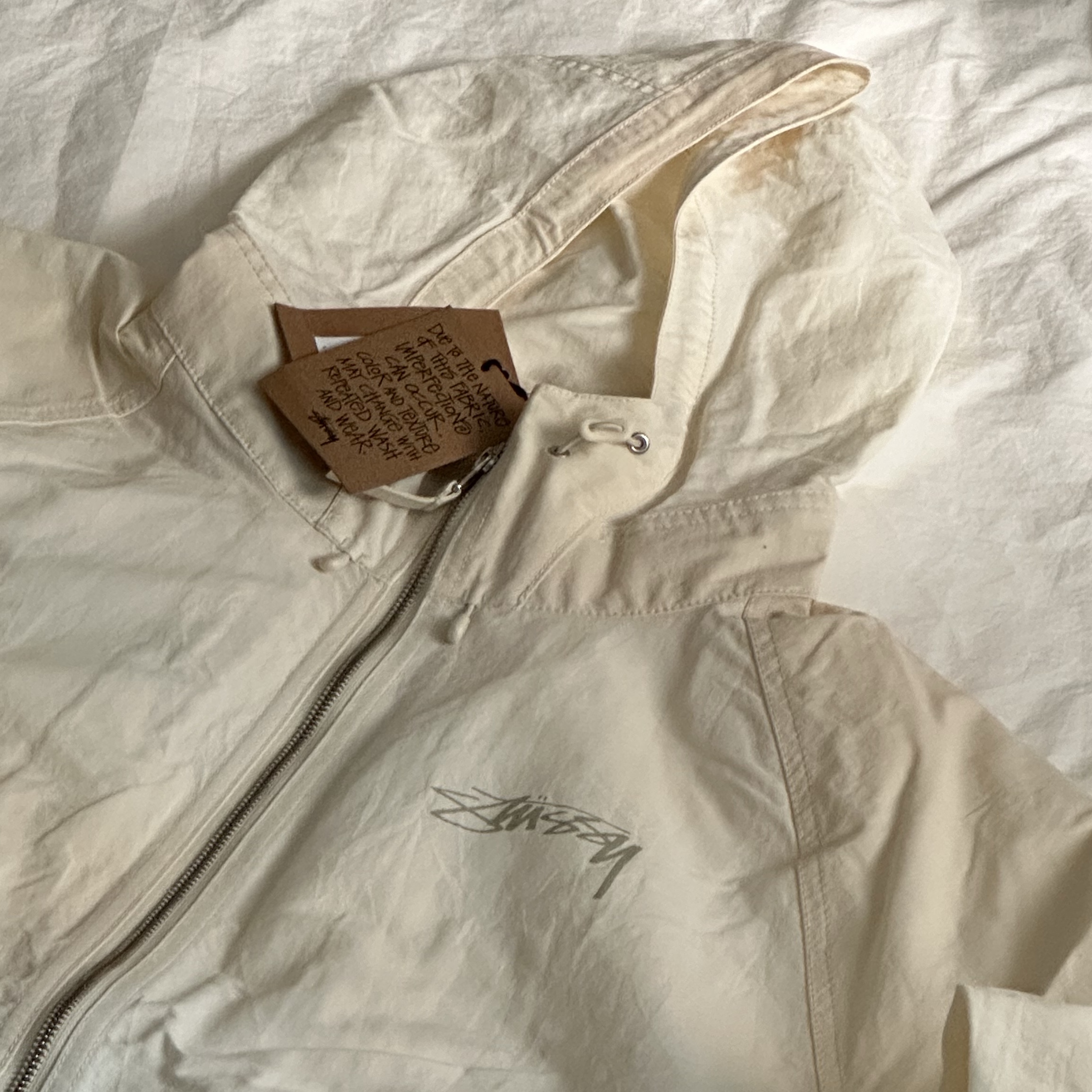 Stussy Wave Dye Beach Shell Jacket Bone 착용 스타일 - 3