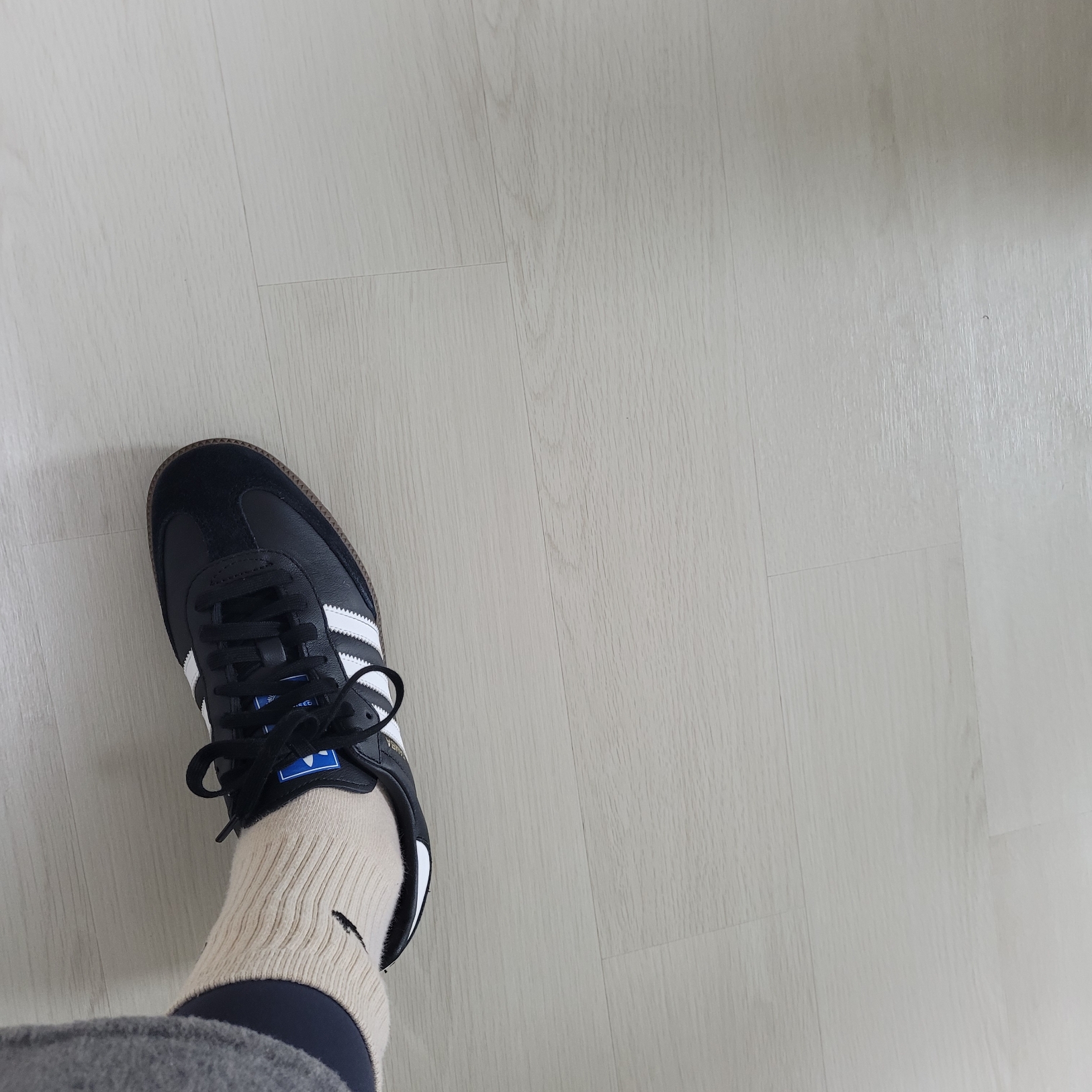 Adidas Samba OG Black White Gum 착용 스타일 - 1