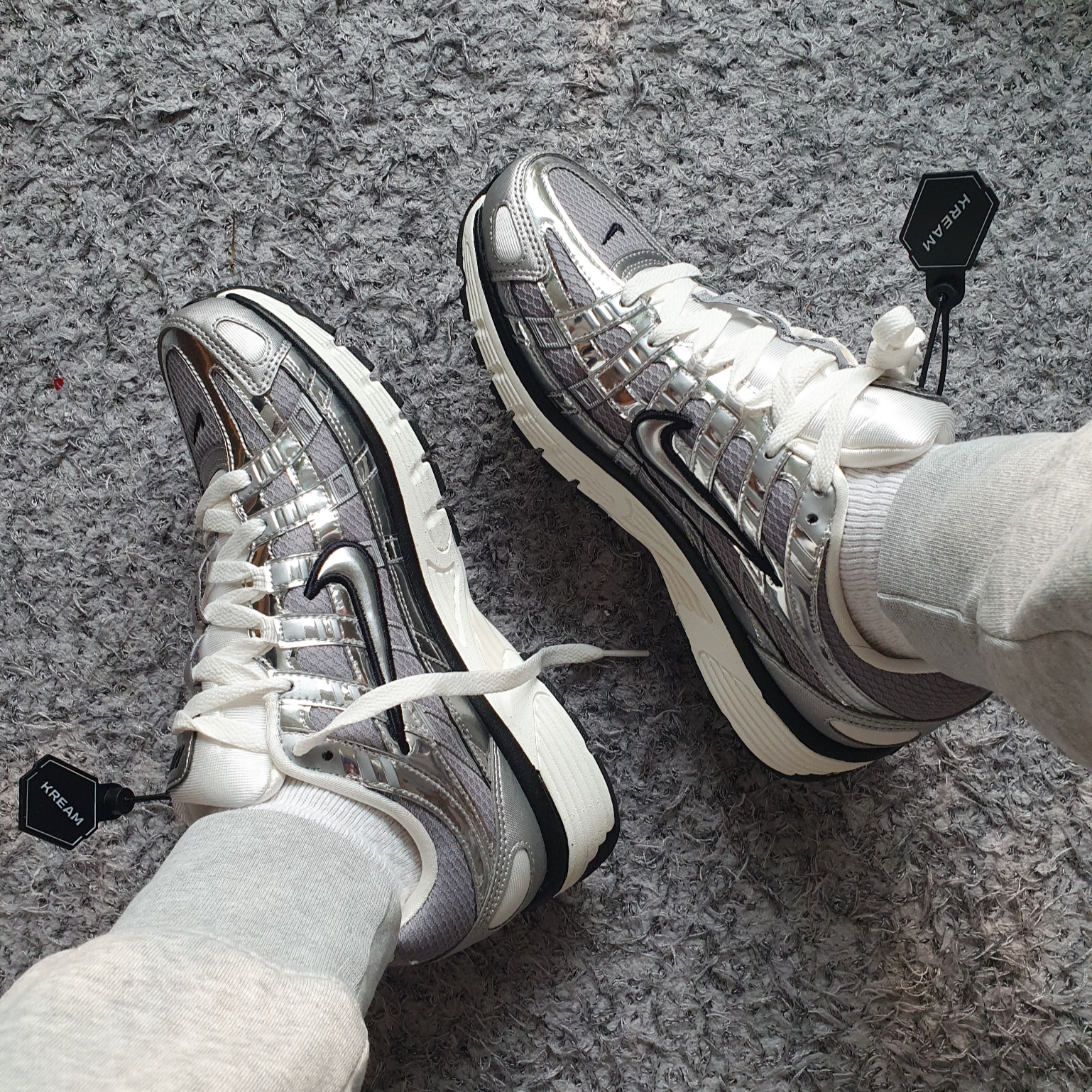 Nike P-6000 Metallic Silver 착용 스타일