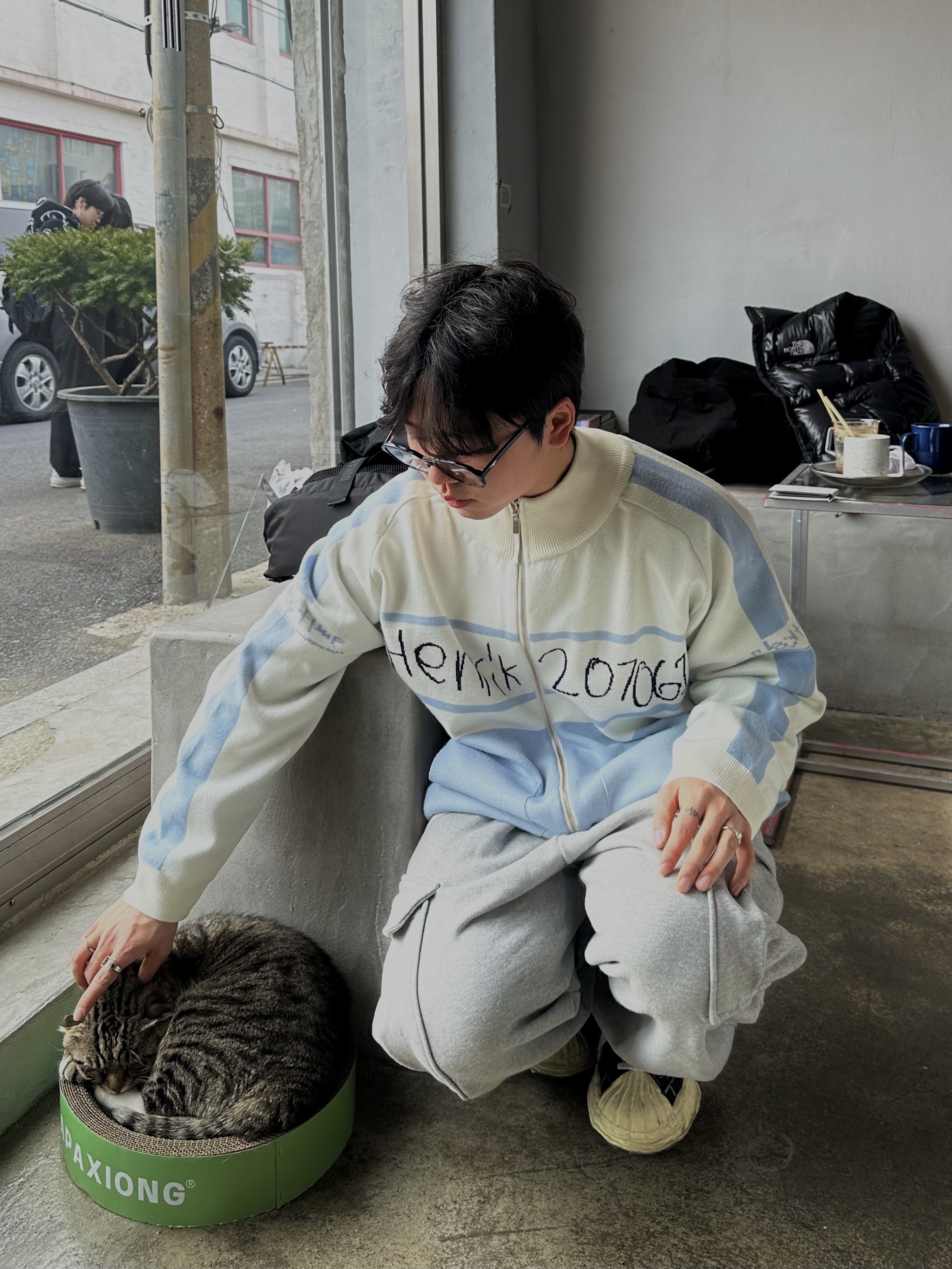 Maison Mihara Yasuhiro Hank VL OG Sole Canvas Low-top Sneakers Black, Maison Mihara Yasuhiro Peterson OG Sole Canvas Low Sneakers Black 착용 스타일 - 4