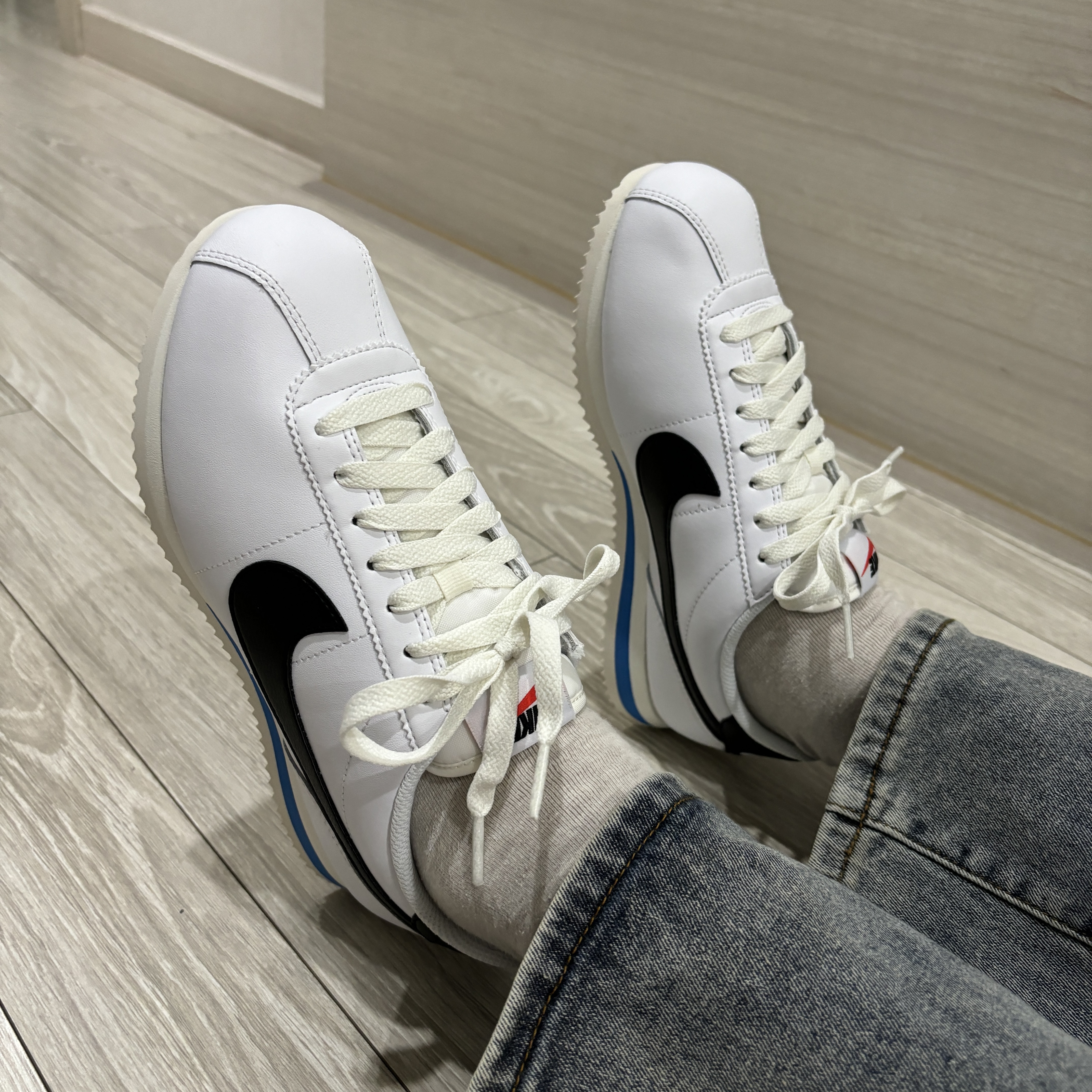 (W) Nike Cortez White and Black 착용 스타일