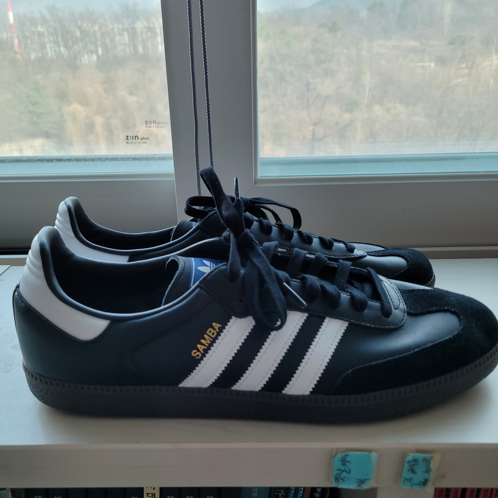 Adidas Samba OG Black White Gum 착용 스타일