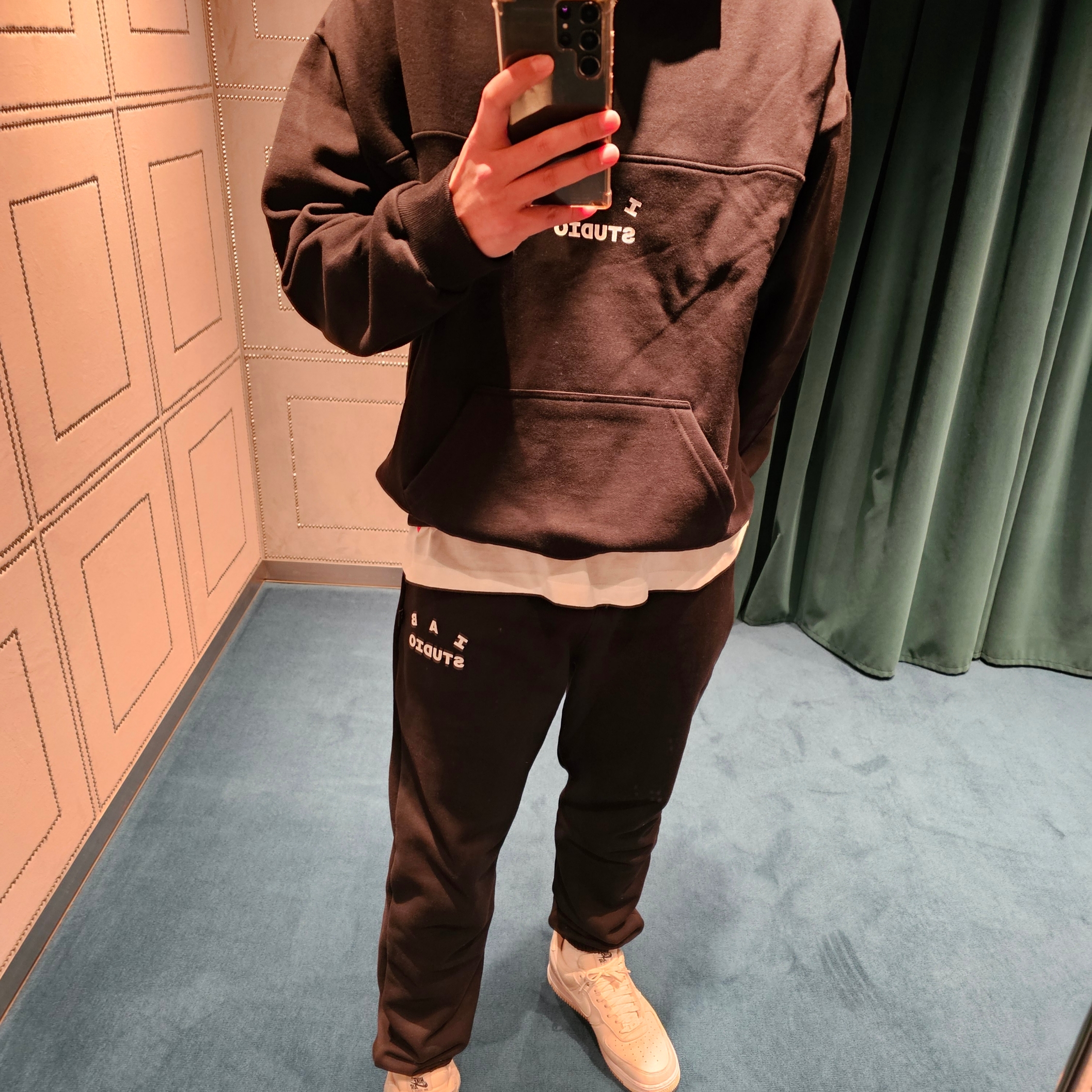 IAB Studio Half Zip-Up Black White, IAB Studio Sweatpants Black White - 23SS 착용 스타일