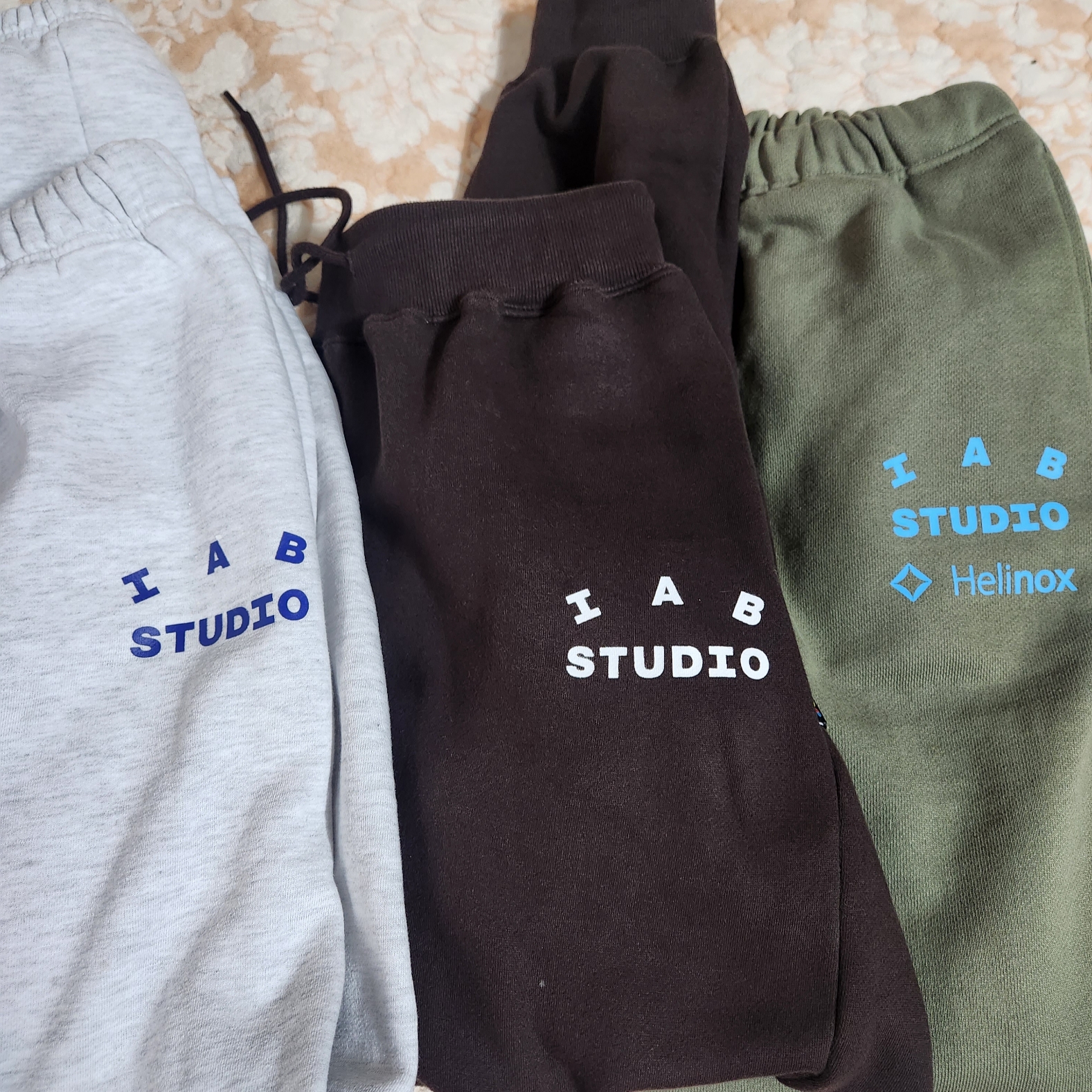 IAB Studio Sweatpants Light Gray, IAB Studio Sweatpants Brown 착용 스타일