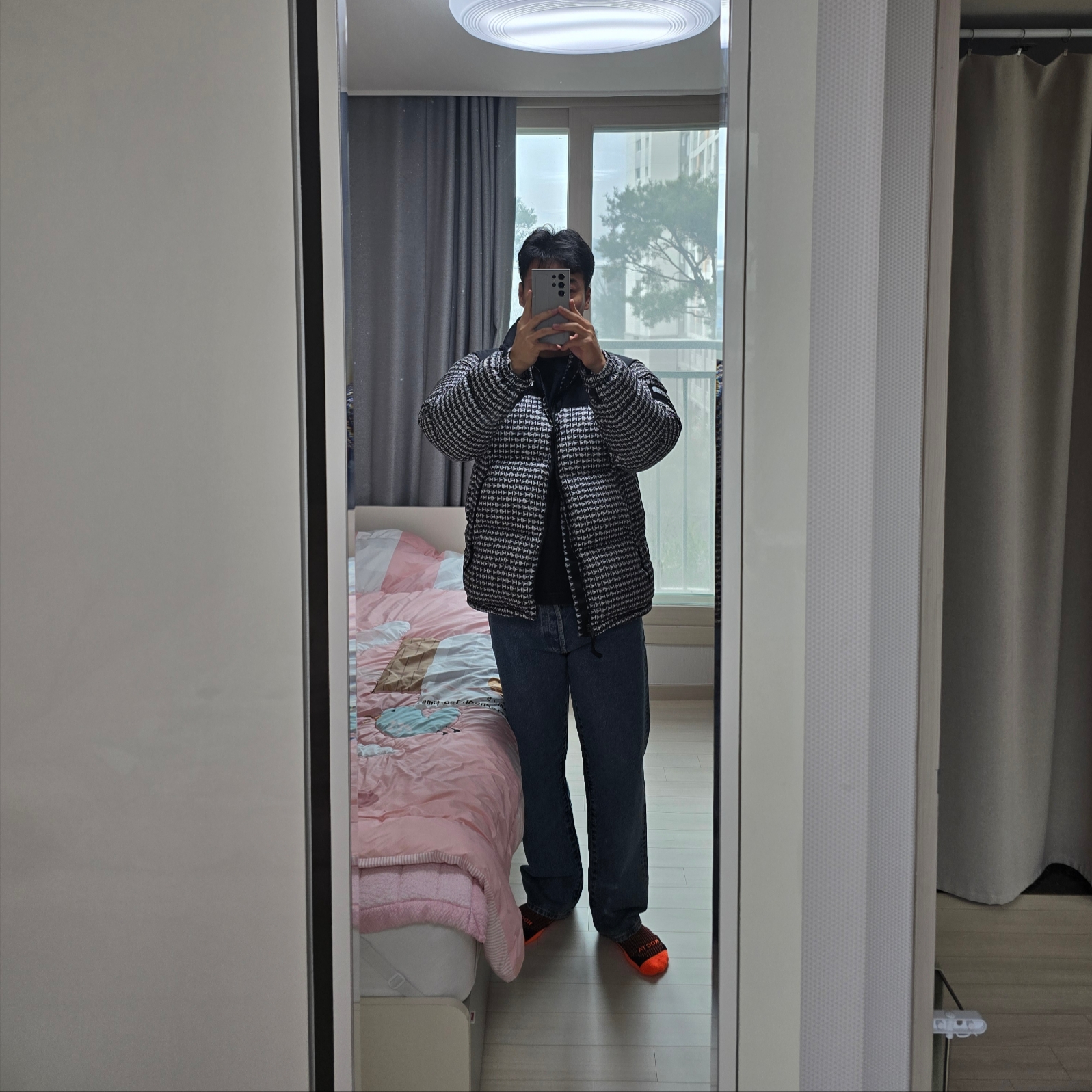Supreme Regular Jean Indigo - 24SS, Supreme x The North Face Studded Nuptse Jacket Black - 21SS 착용 스타일