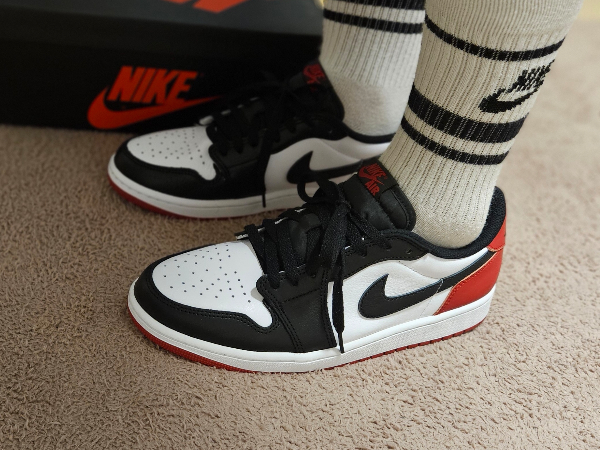 Jordan 1 Retro Low OG Black Toe 착용 스타일 - 1