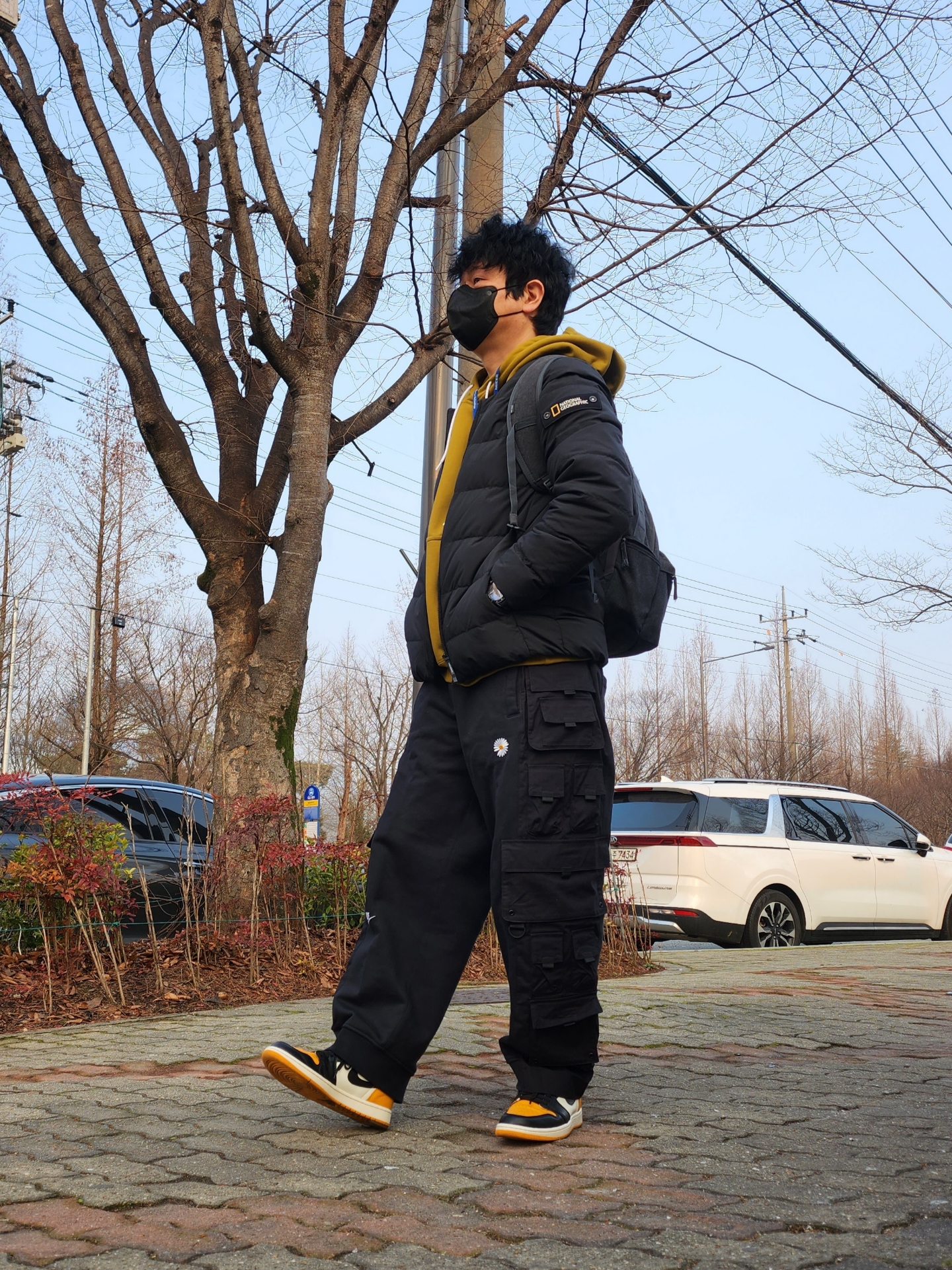 Jordan 1 Retro High OG Taxi, Nike NRG Solo Swoosh Fleece Hoodie Desert Moss - Asia 착용 스타일 - 2