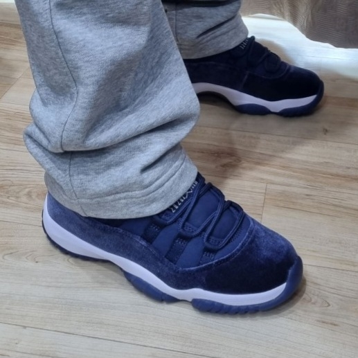 (W) Jordan 11 Retro Midnight Navy 착용 스타일 - 2