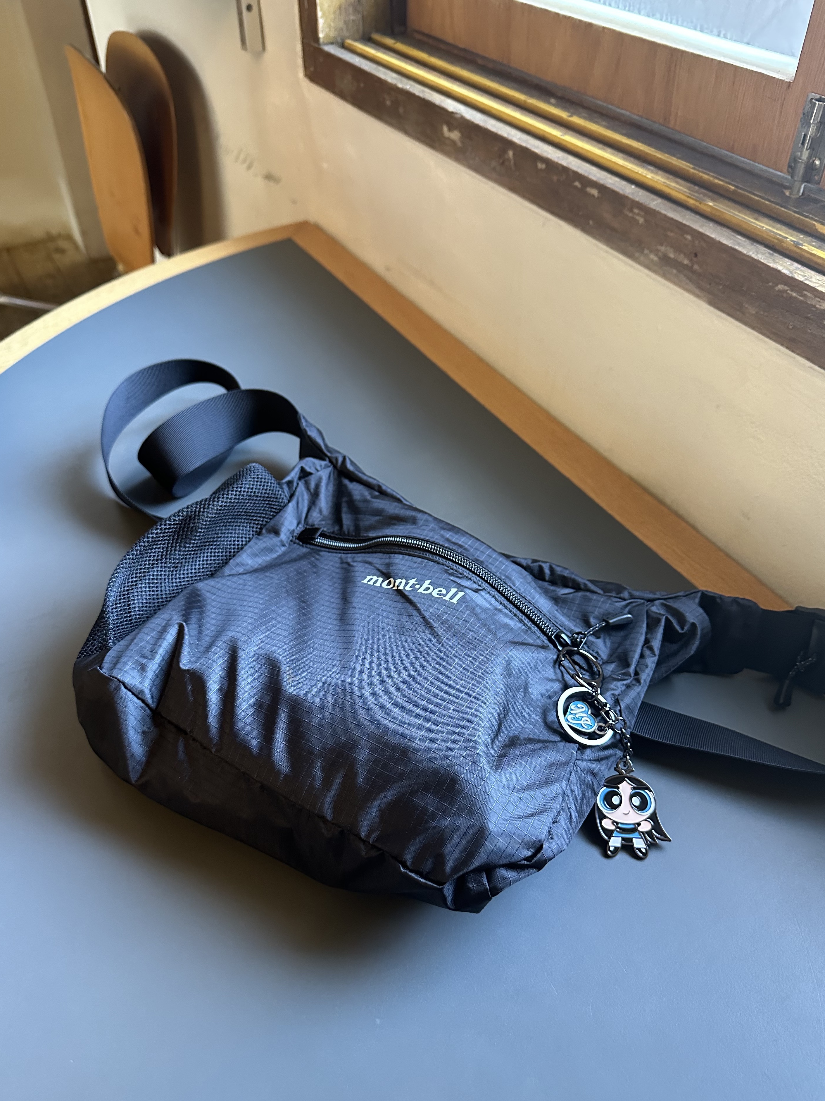 Montbell Pocketable Light Shoulder Bag Small Black, NewJeans x The Powerpuff Girls Metal Keyring Minji 착용 스타일 - 3