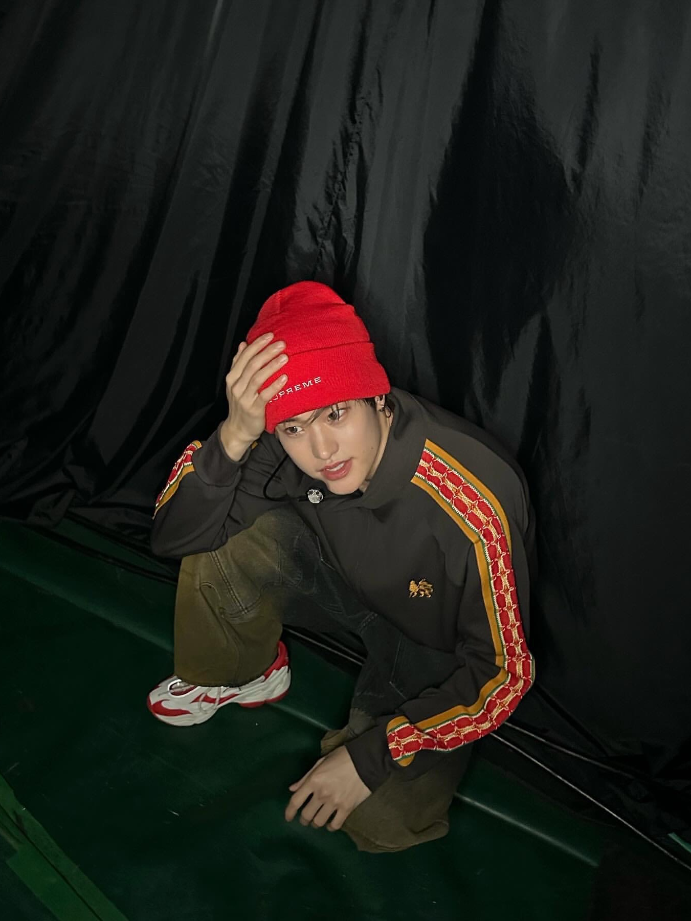 Supreme x Nike Snakeskin Beanie Red - 21SS, Needles x Sasquatchfabrix Track Jacket Poly Smooth Charcoal 착용 스타일 - 5
