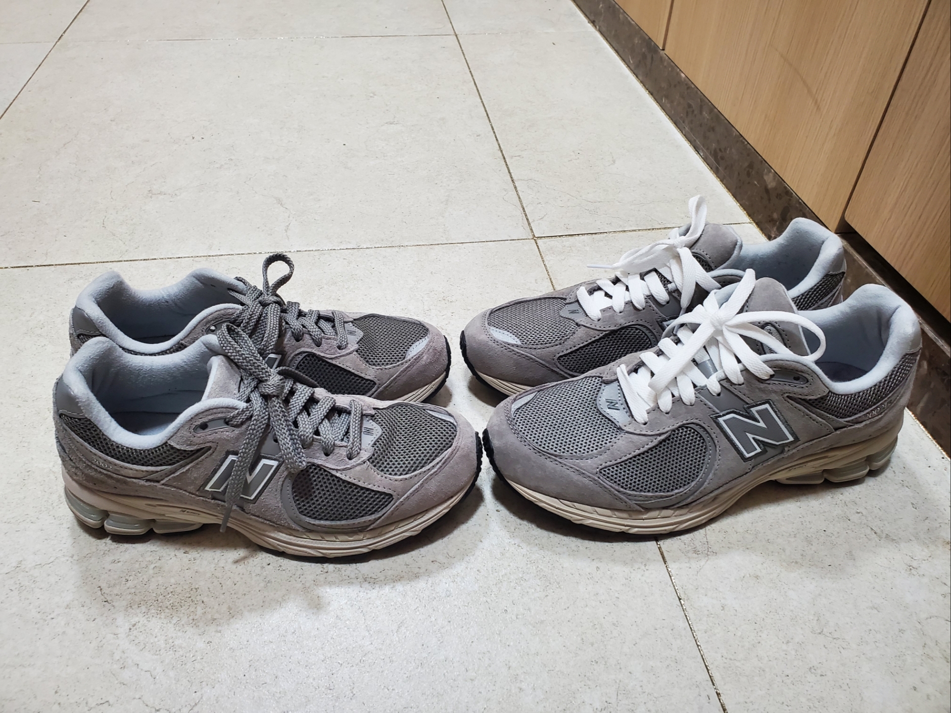 New Balance 2002R Grey 착용 스타일