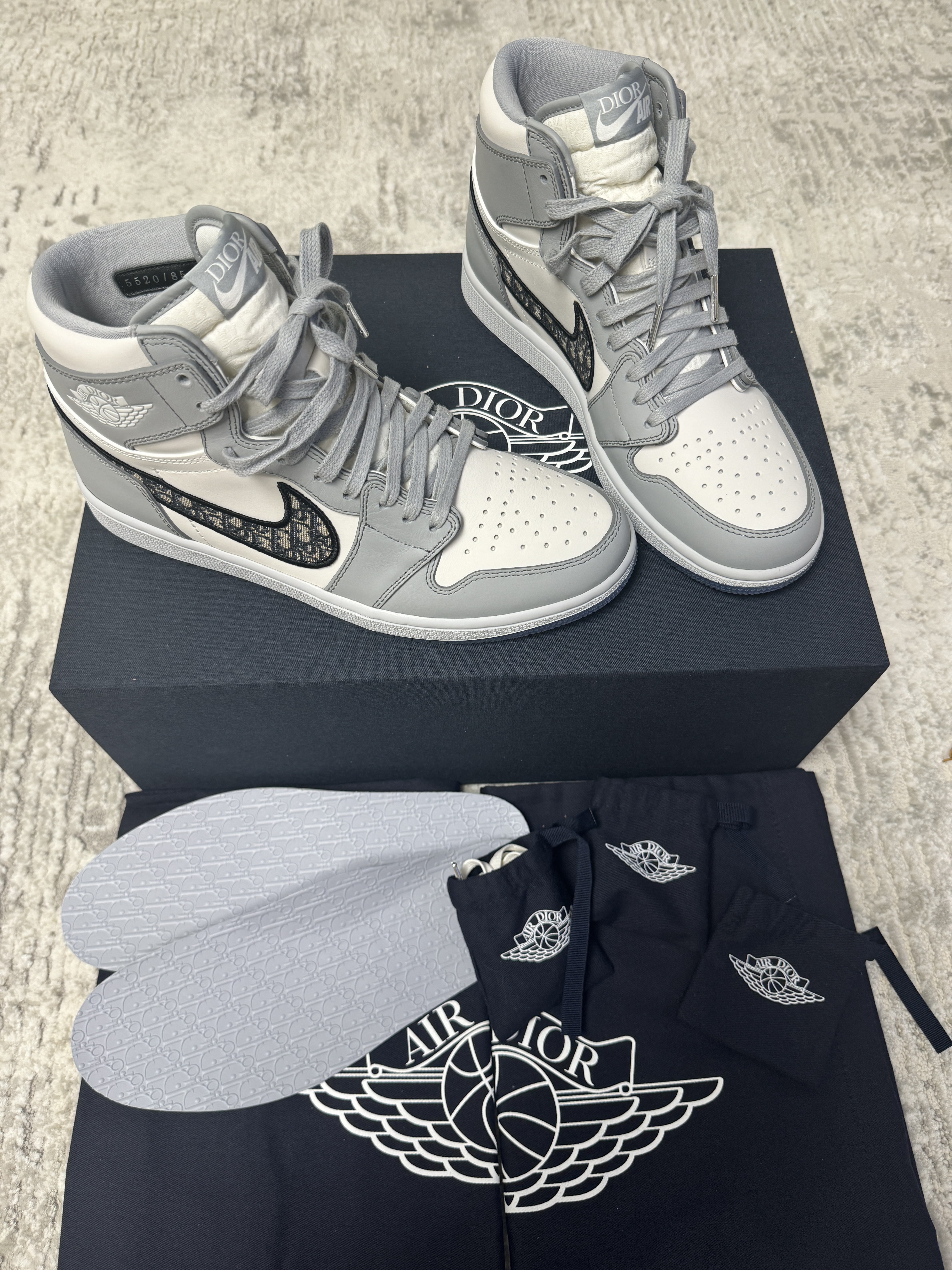 Jordan 1 x Dior High OG 착용 스타일
