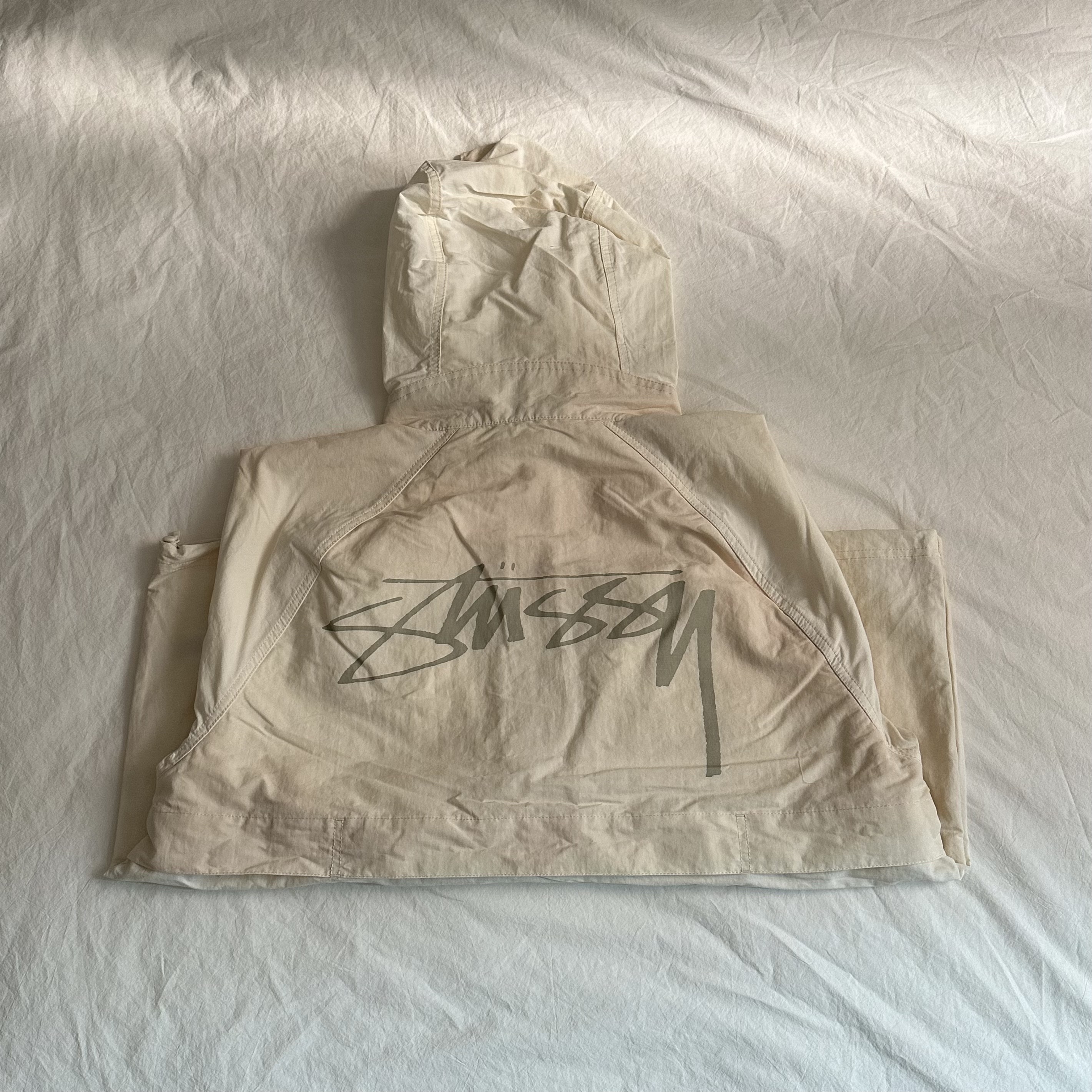Stussy Wave Dye Beach Shell Jacket Bone 착용 스타일 - 5