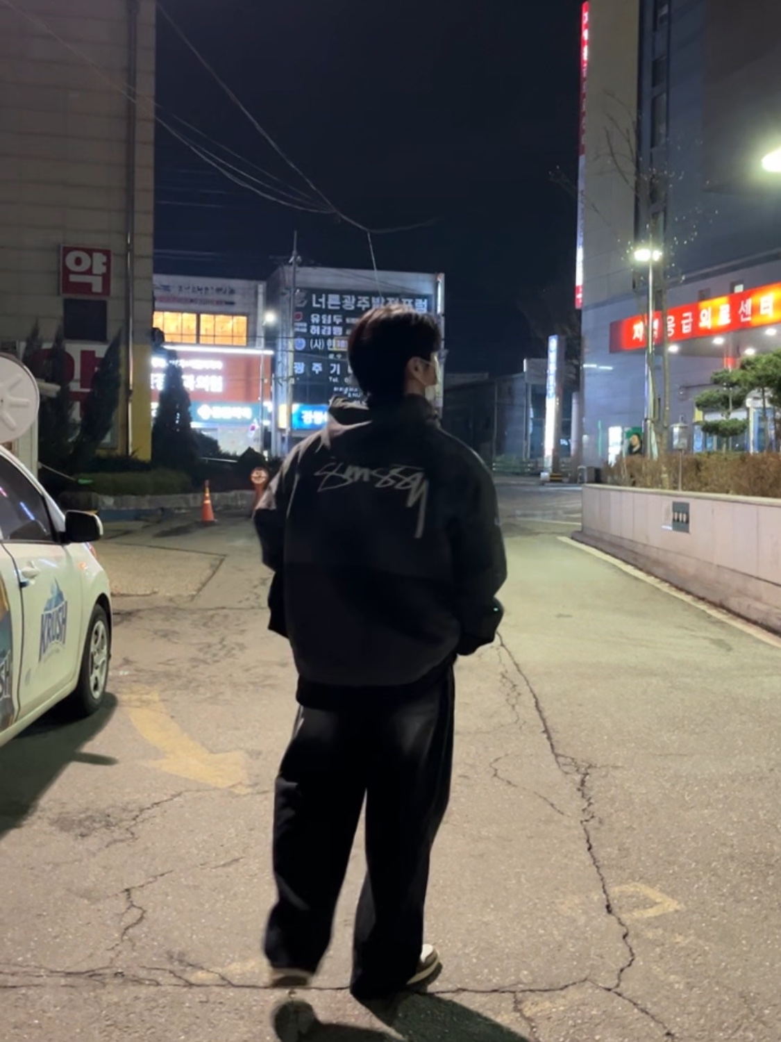 Stussy Wave Dye Beach Shell Jacket Black, Jordan 1 x Travis Scott Retro High OG SP Mocha 착용 스타일