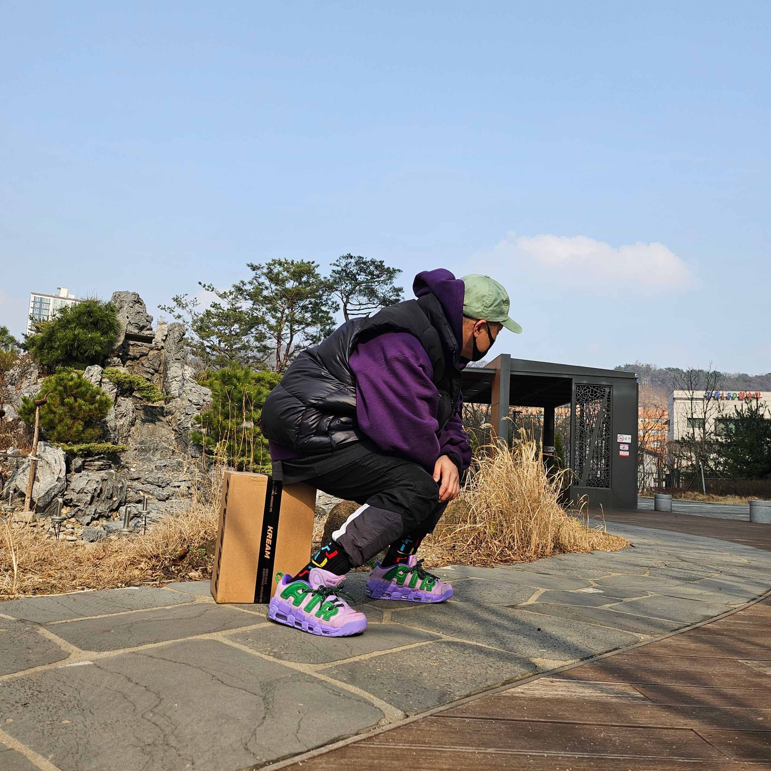 Supreme Pigment Print S Logo 6-Panel Light Sage - 22FW, Supreme Box Logo Hooded Sweatshirt Dark Purple - 23FW 착용 스타일 - 3