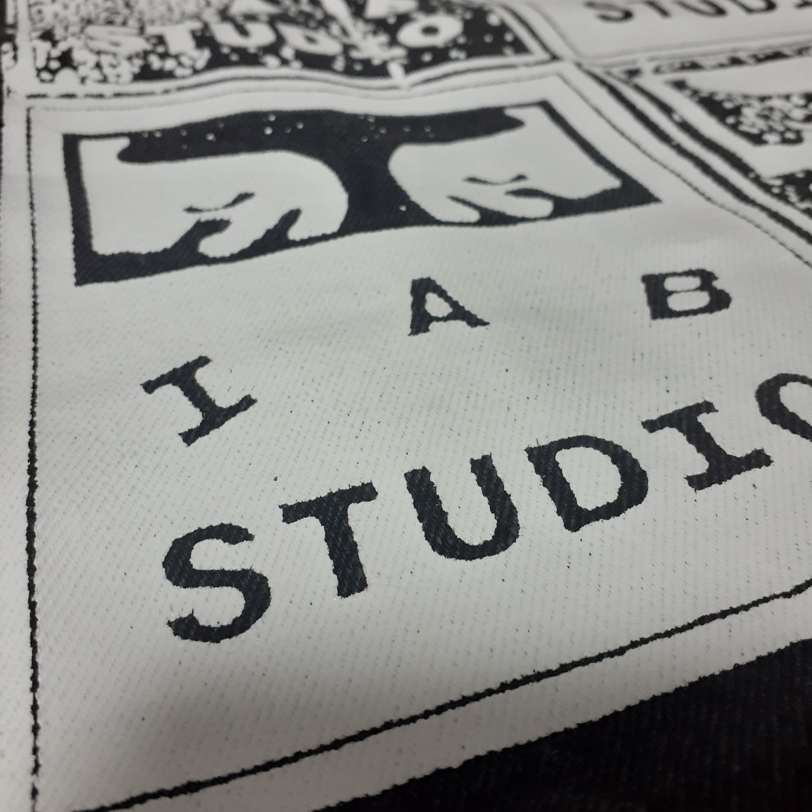 IAB Studio x Obey Painters Shirt Jacket Dusty Black 착용 스타일 - 2