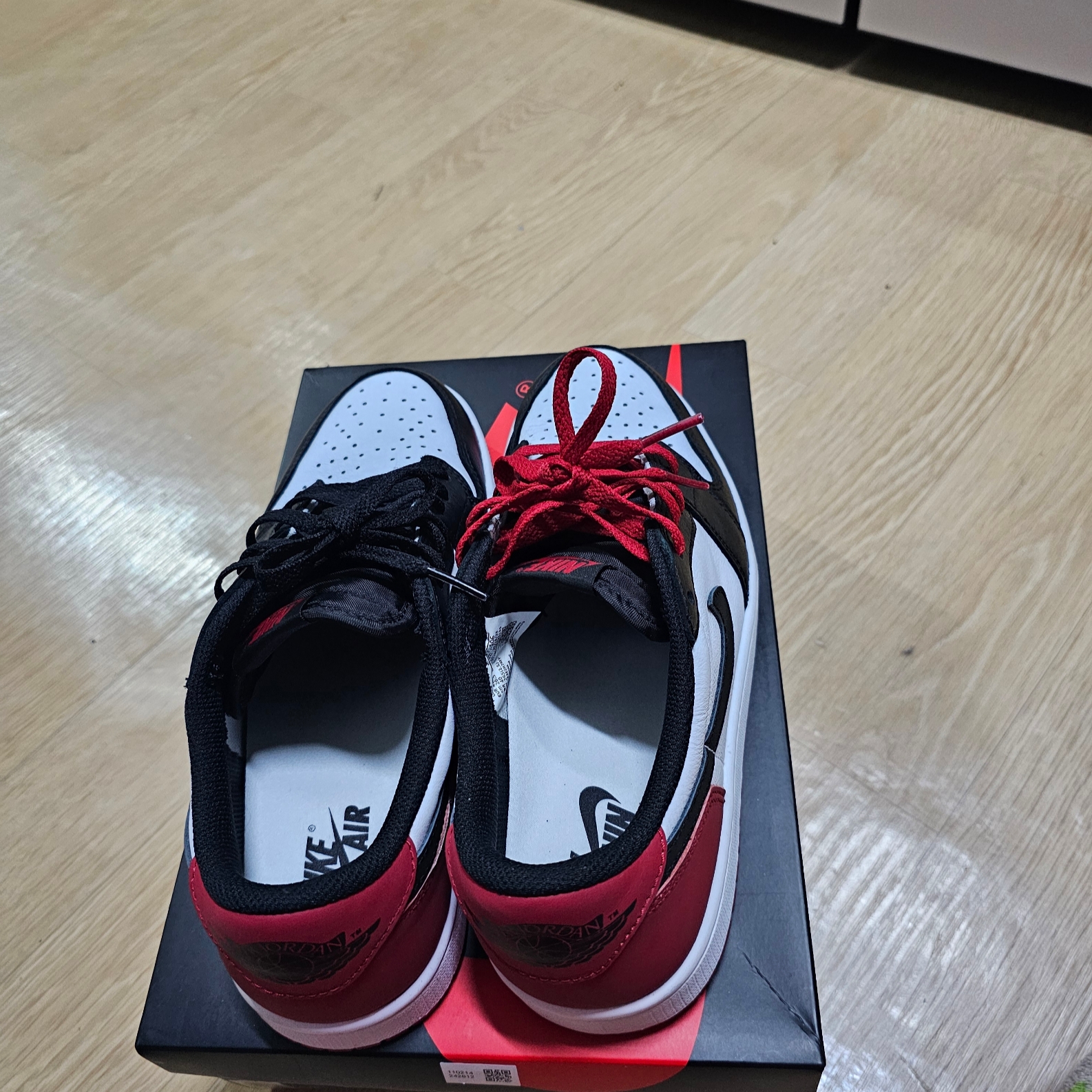 Jordan 1 Retro Low OG Black Toe 착용 스타일 - 1