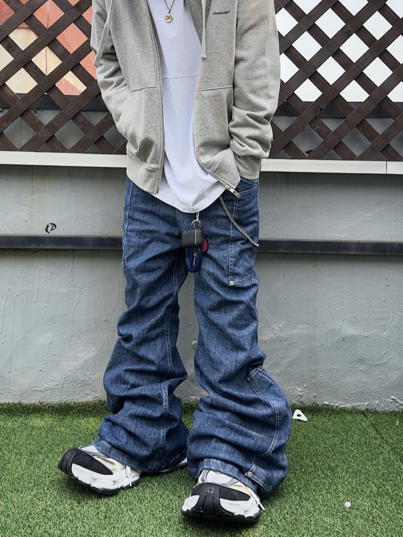 Balenciaga Cargo Sneakers White Grey 착용 스타일 - 1