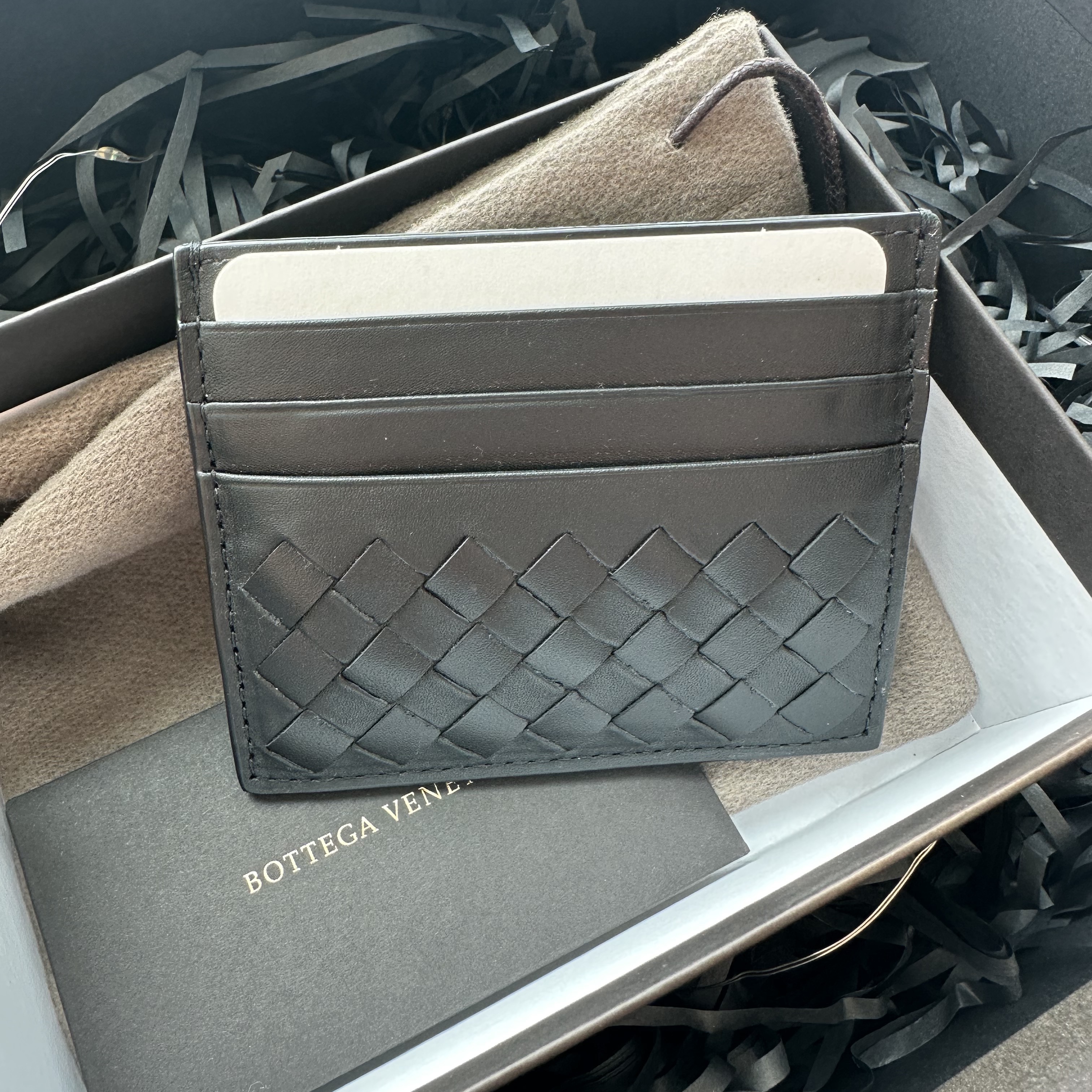 Bottega Veneta Credit Card Case Black 착용 스타일