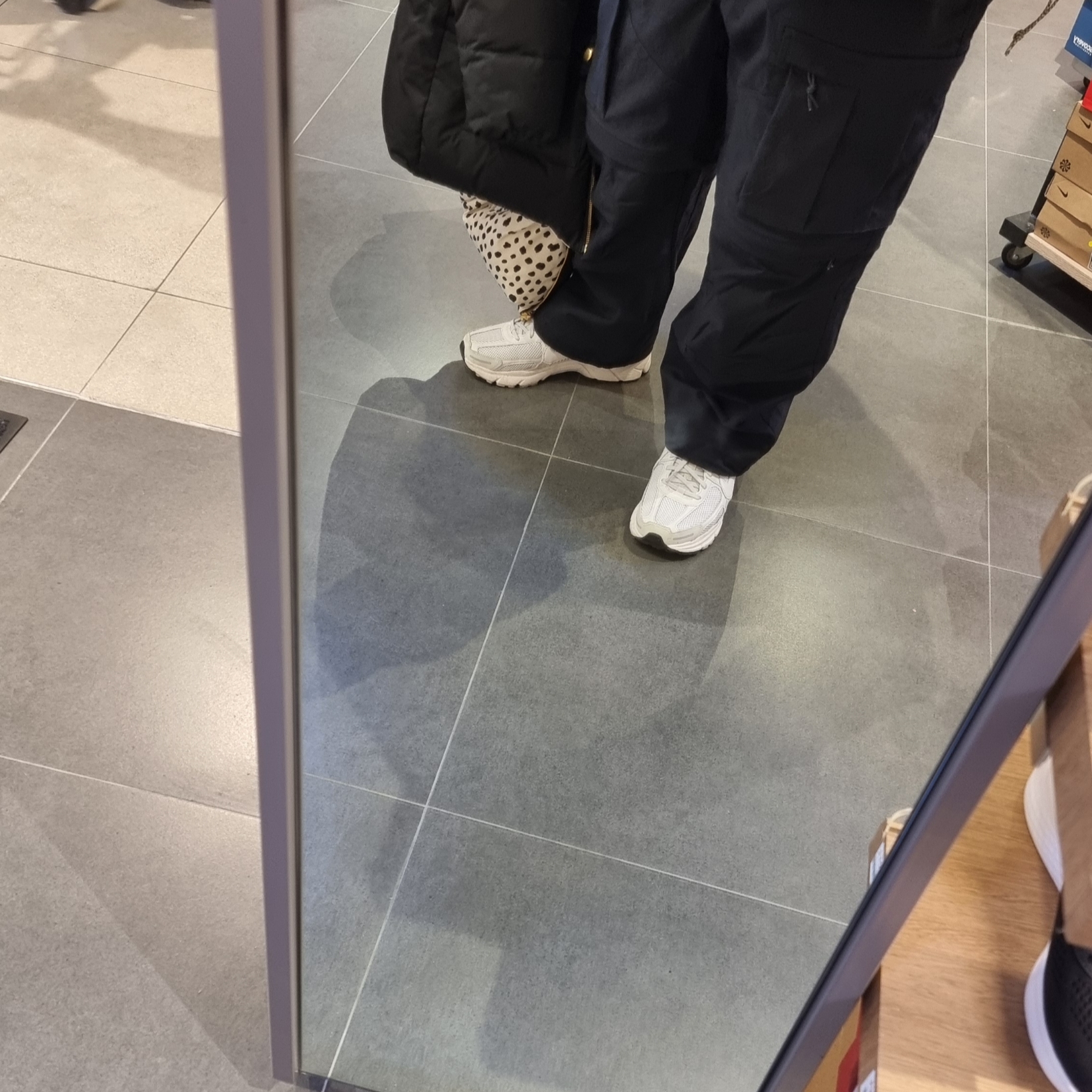 Nike Zoom Vomero 5 SP Vast Grey 2023, Nike ACG Smith Summit Cargo Pants Black Anthracite - Asia 착용 스타일