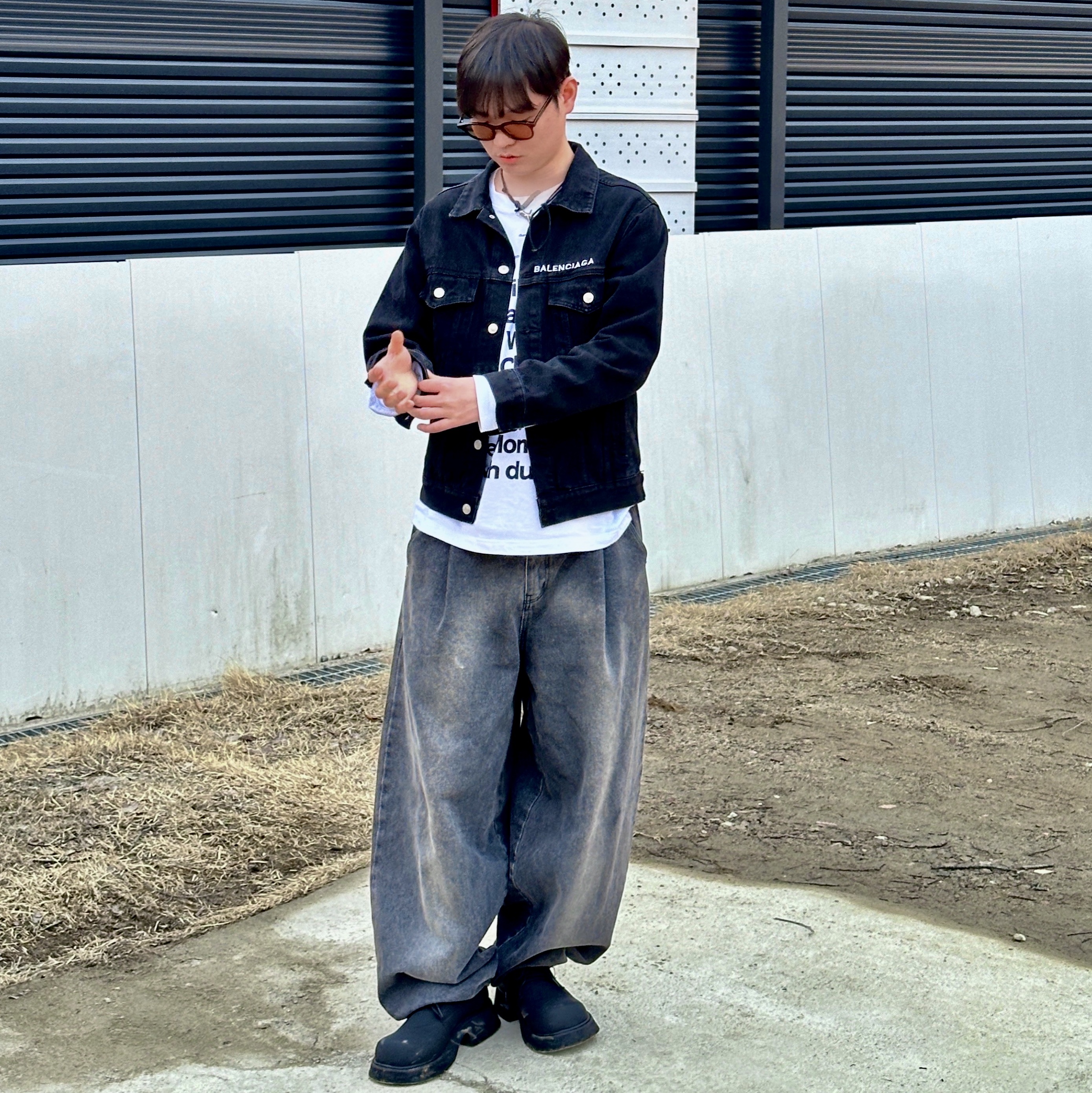 Our Legacy Ladon Leather Keychain Black 착용 스타일