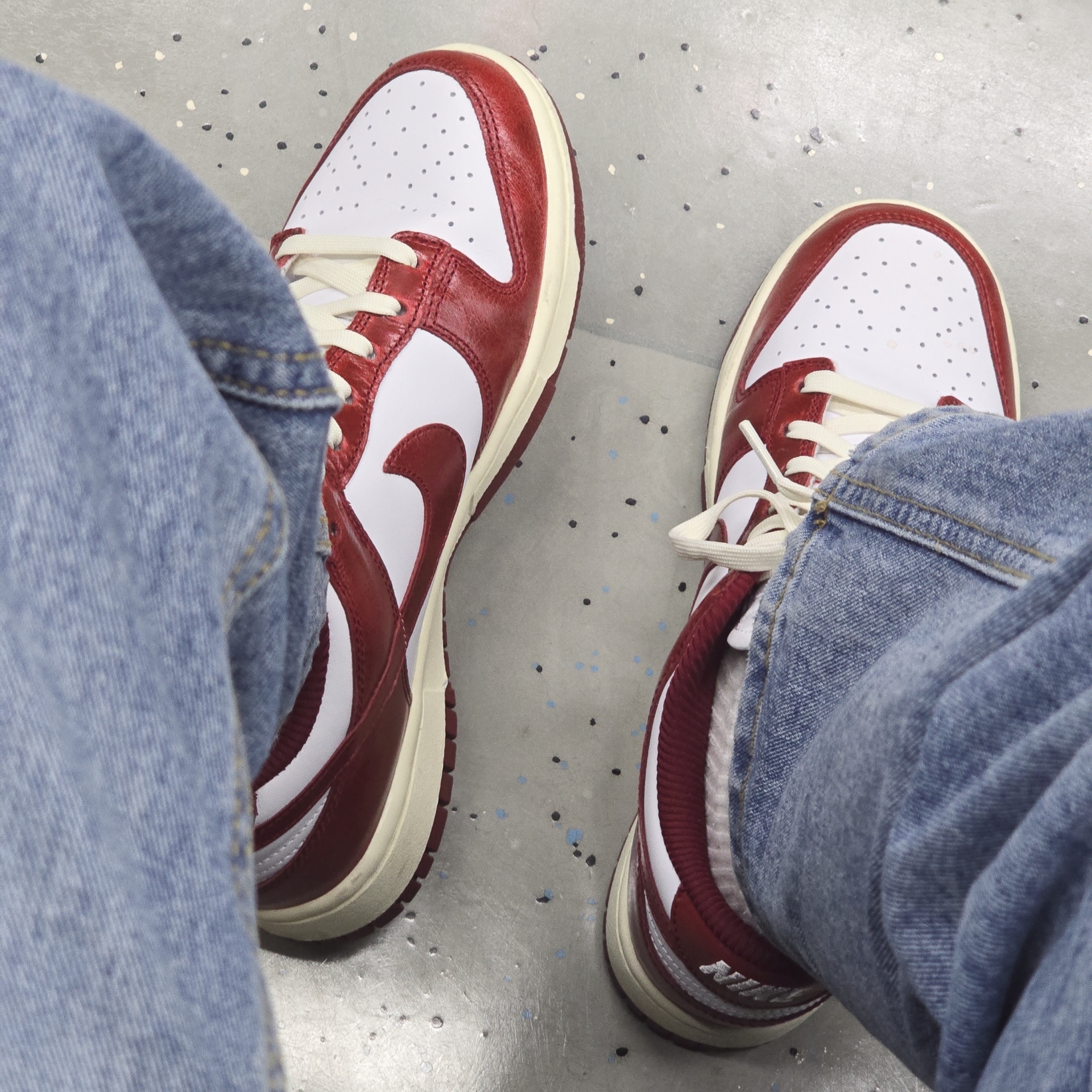 (W) Nike Dunk Low Retro PRM Team Red and White 착용 스타일